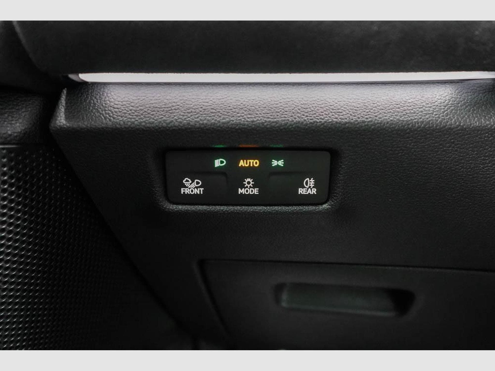 VW Tiguan 2,0 TDI DSG (2025) - Photo 12