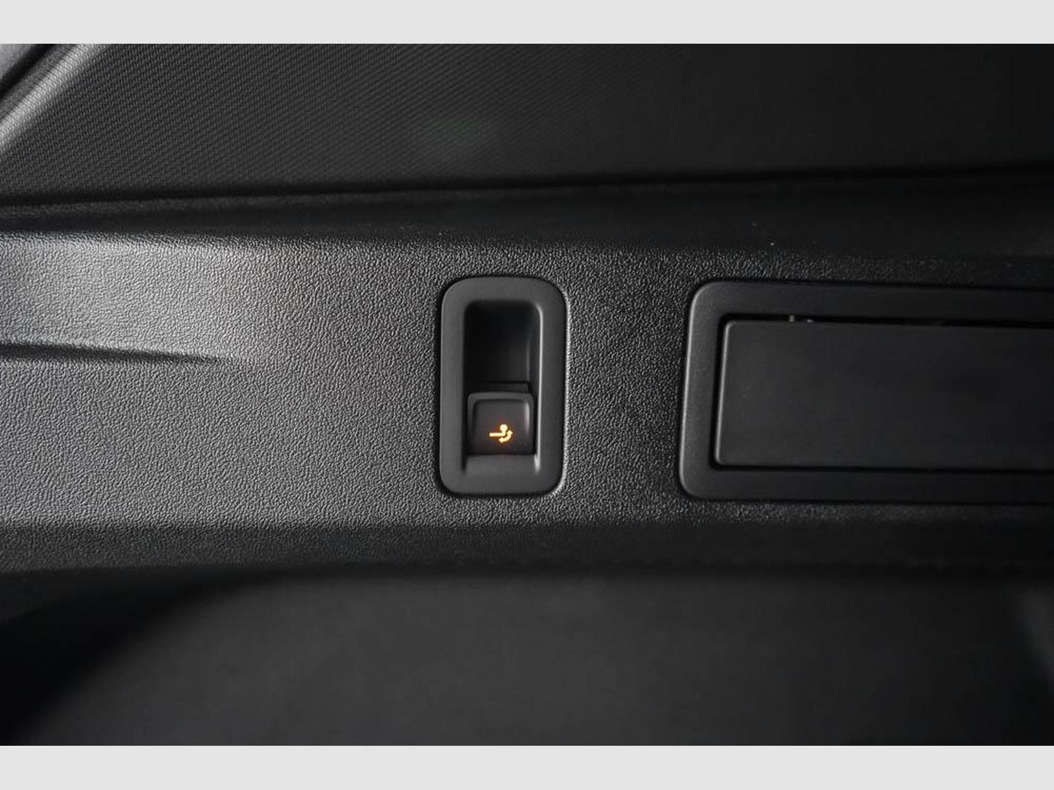 VW Tiguan 2,0 TDI DSG (2025) - Photo 20