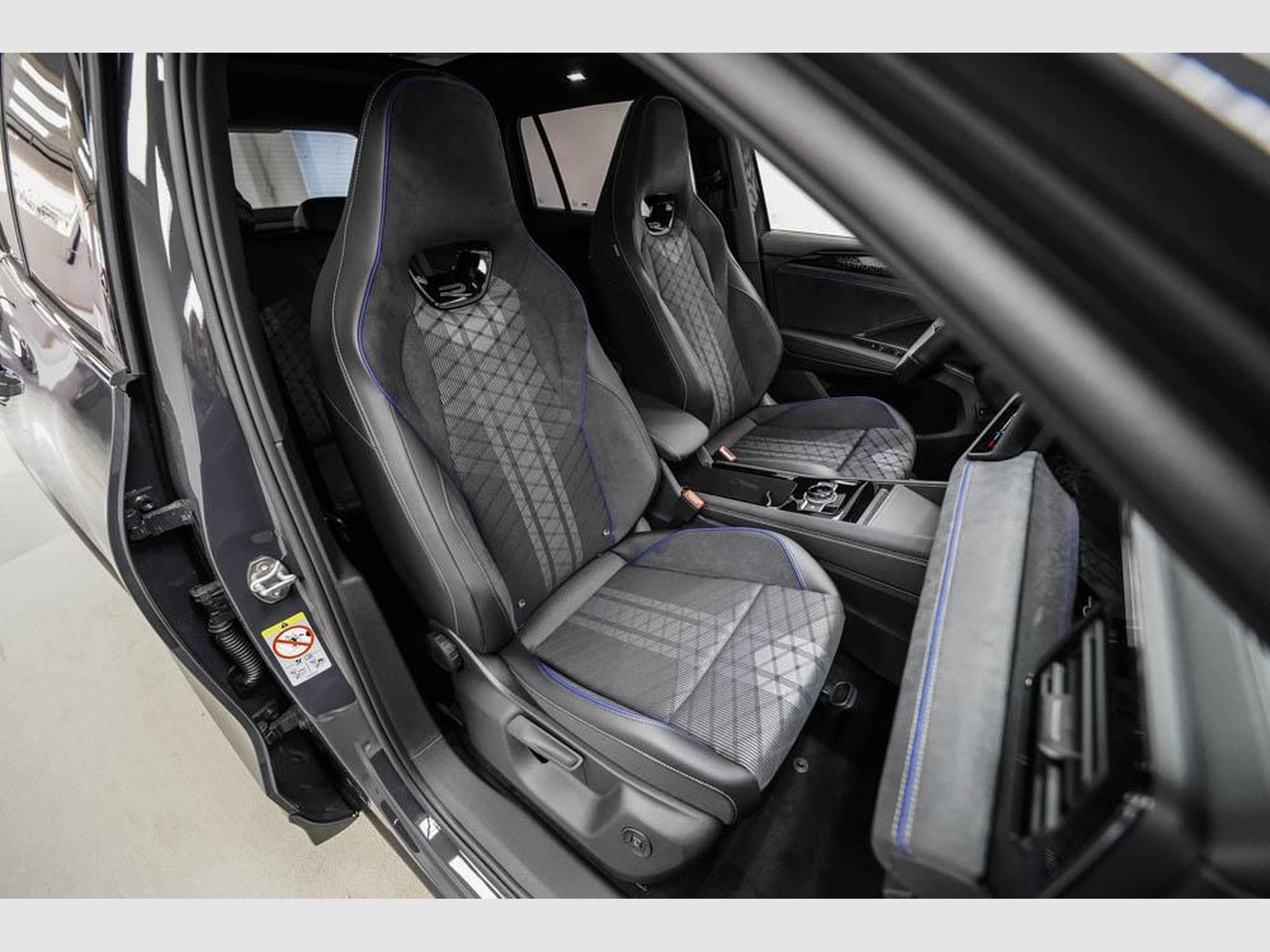 VW Tiguan 2,0 TDI DSG (2025) - Photo 23