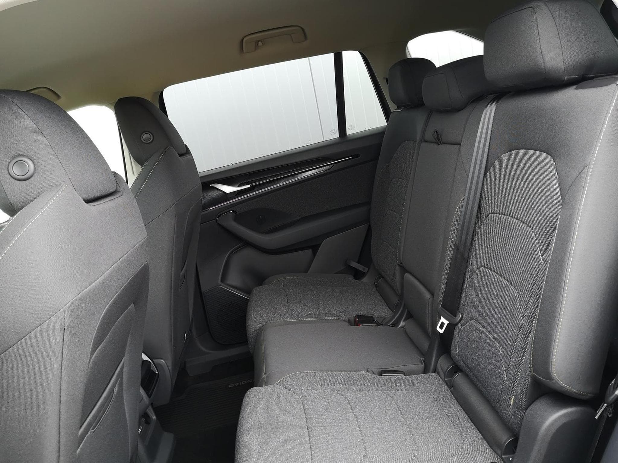 Skoda Kodiaq 2.0 TDI 142 kW 4x4 Selection (2025) - Foto 9