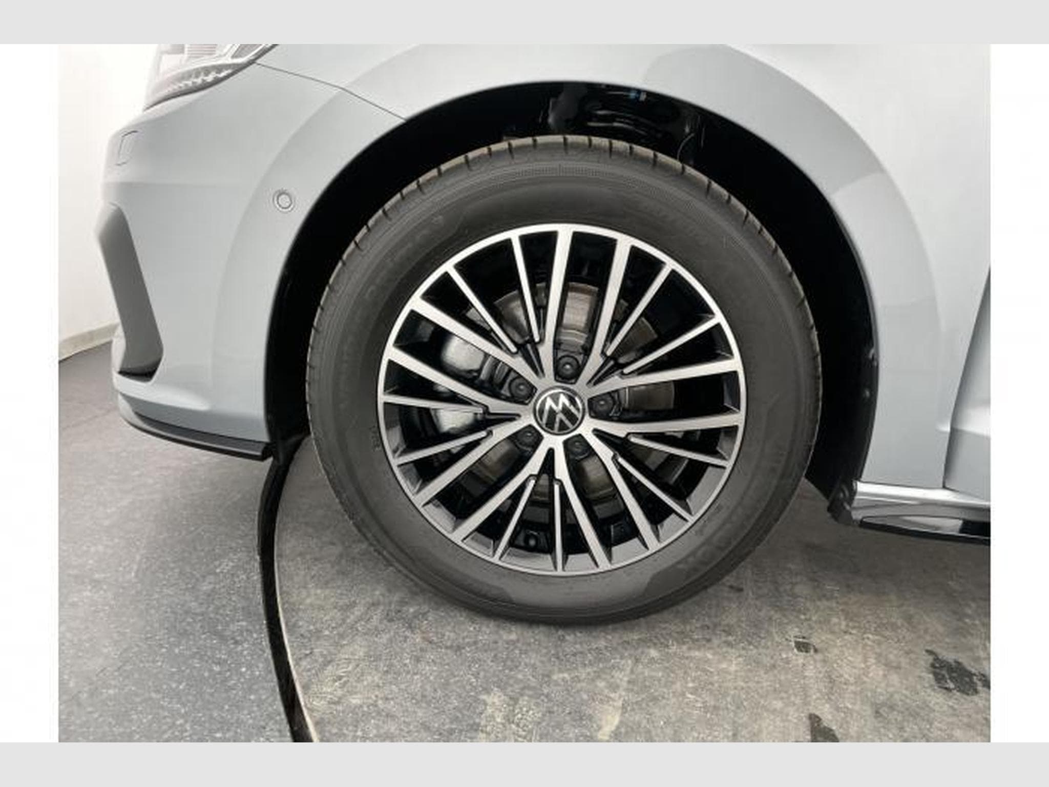 VW Touran New Edition R-Line (2026) - Foto 11