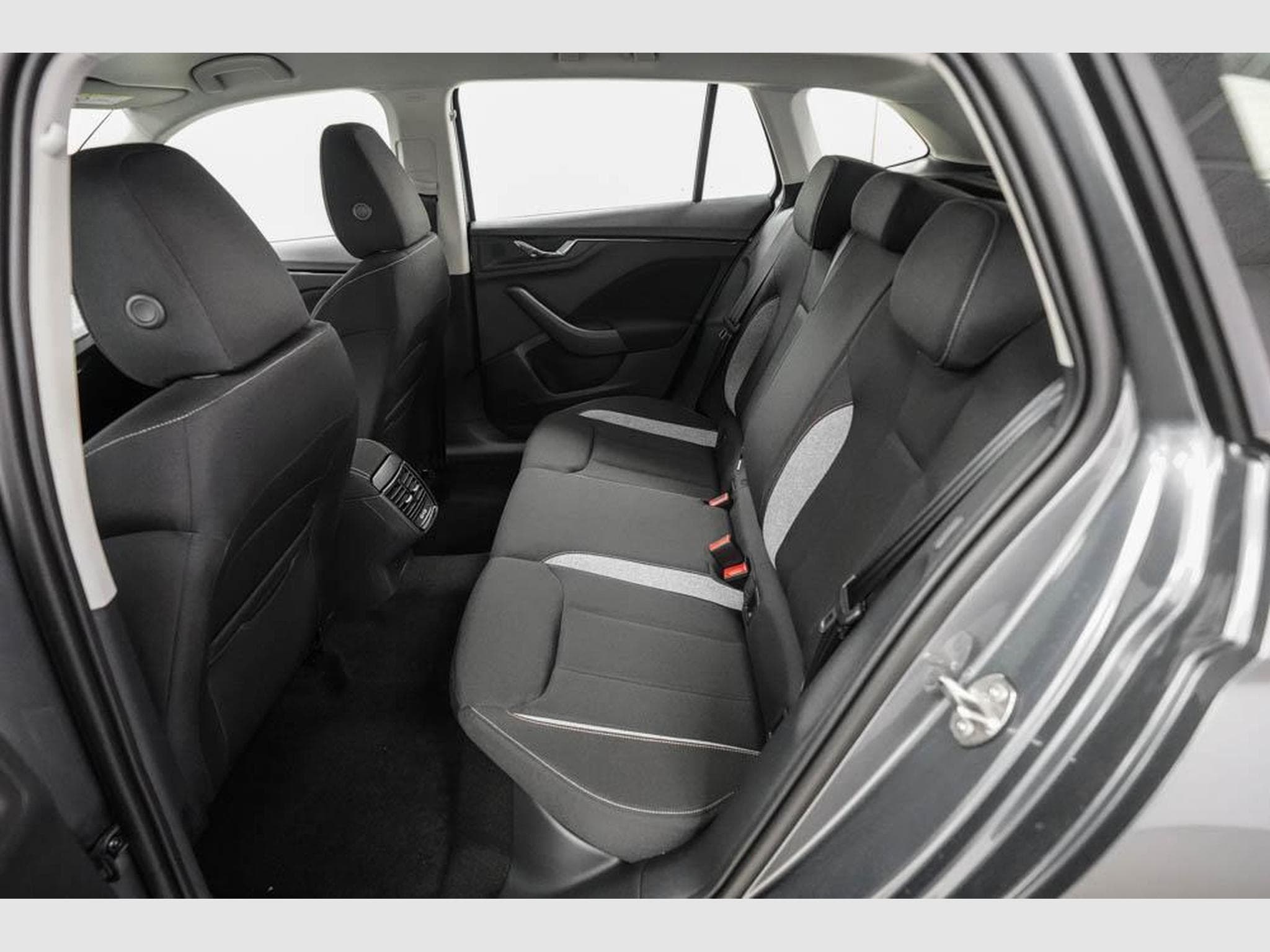 Skoda Scala 1,0 TSI DSG (2026) - Foto 14
