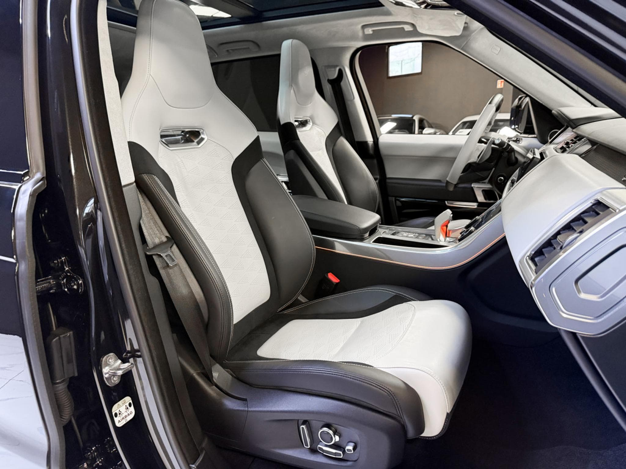 Land-Rover Range Rover Sport 5.0 V8 P575 SVR (2021) - Foto 11