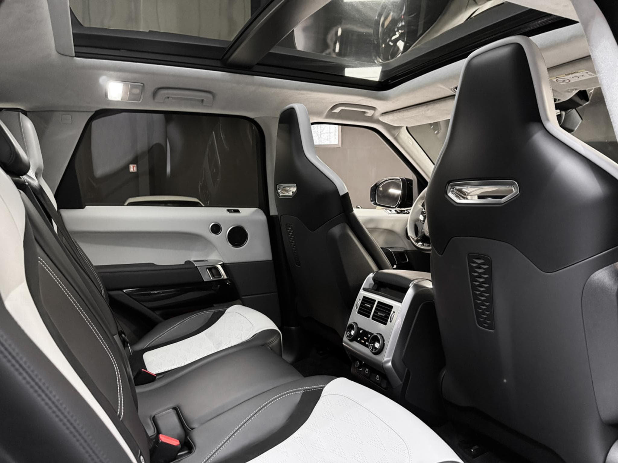 Land-Rover Range Rover Sport 5.0 V8 P575 SVR (2021) - Foto 12