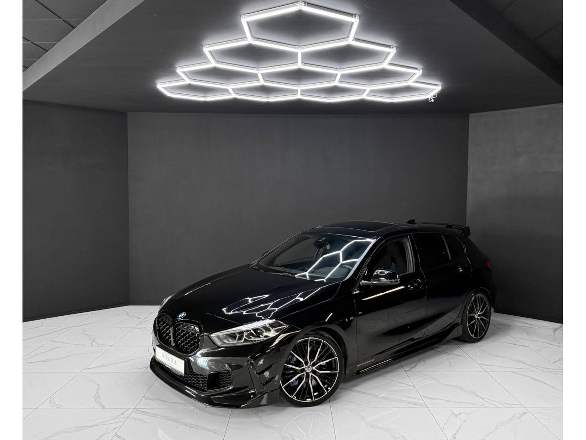 BMW M135 i xDrive AERO / SPORT SEATS / M PERFORMANCE (2022) - Foto 1