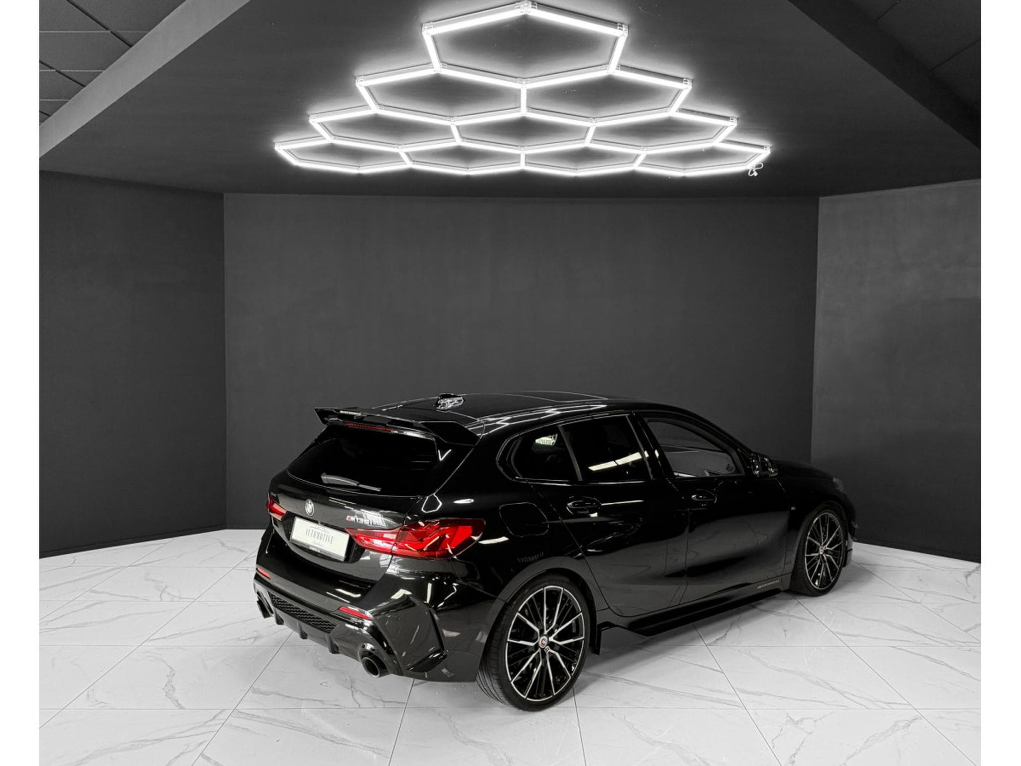 BMW M135 i xDrive AERO / SPORT SEATS / M PERFORMANCE (2022) - Foto 5