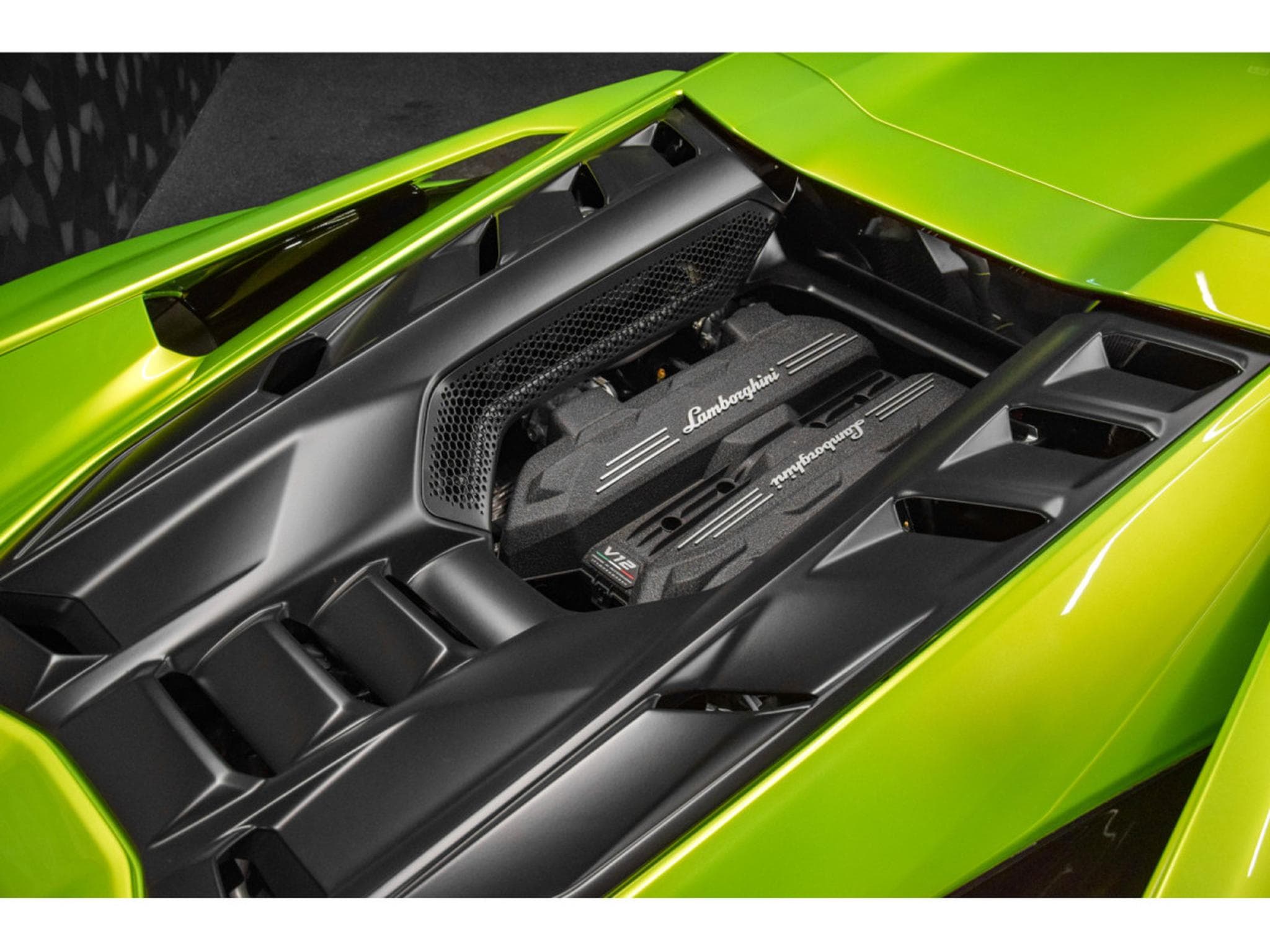 Lamborghini Revuelto AD PERSONAM - VERDE CITREA / ROSSO MARS (2025) - Photo 13
