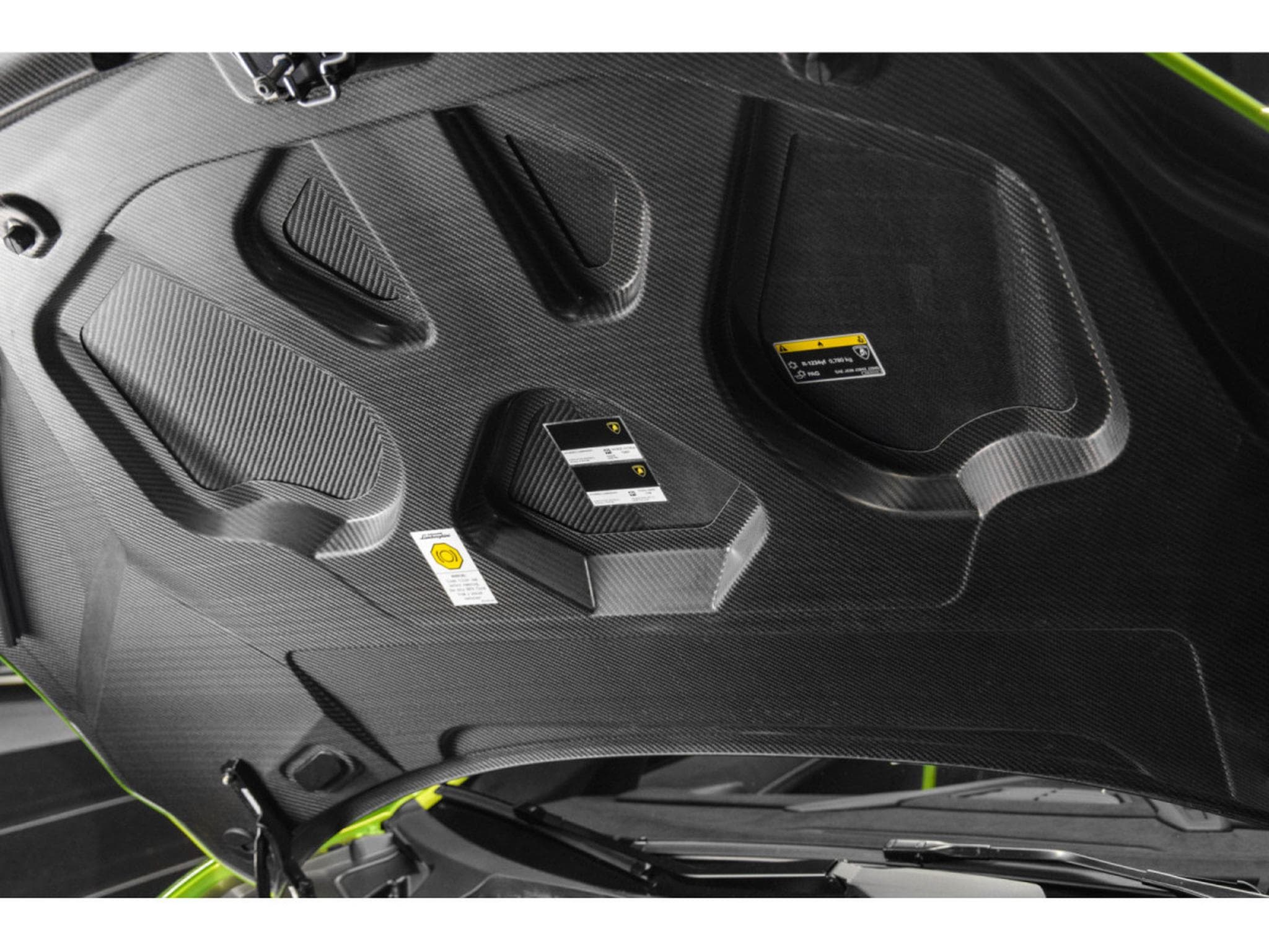 Lamborghini Revuelto AD PERSONAM - VERDE CITREA / ROSSO MARS (2025) - Photo 29