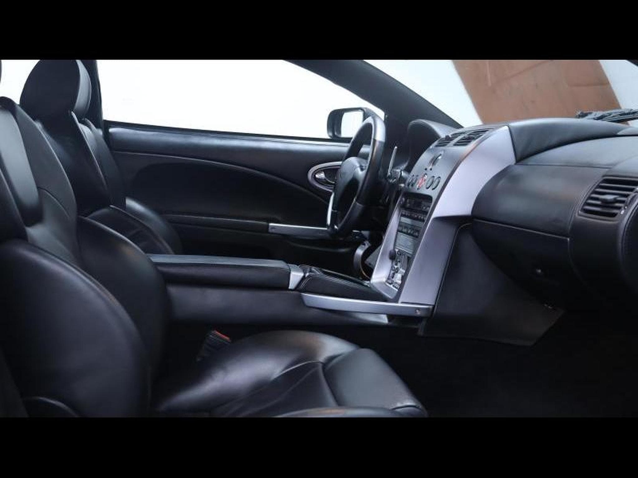 Aston-Martin V12 5.9 V12 469Ch (2004) - Photo 13