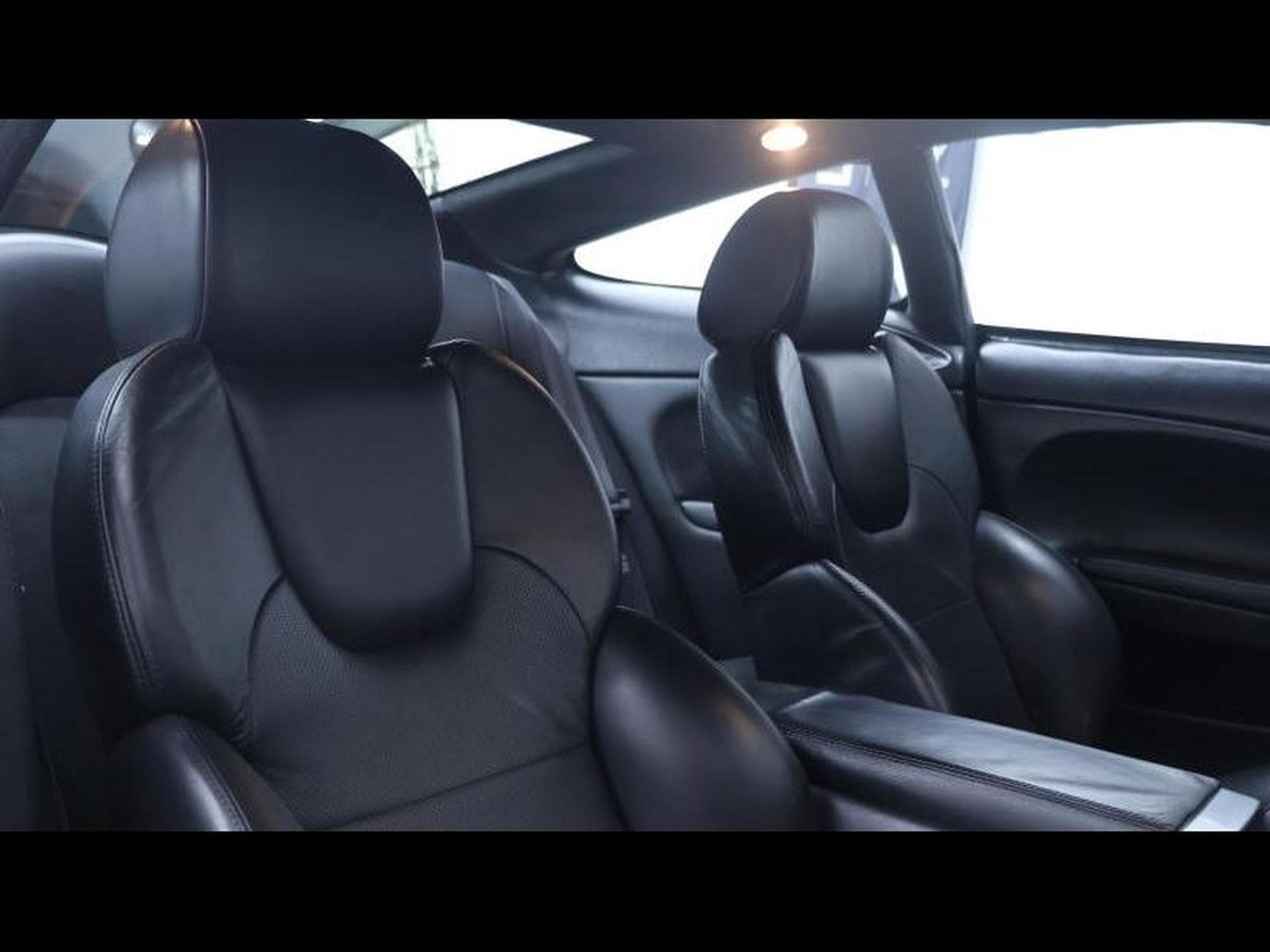 Aston-Martin V12 5.9 V12 469Ch (2004) - Photo 14