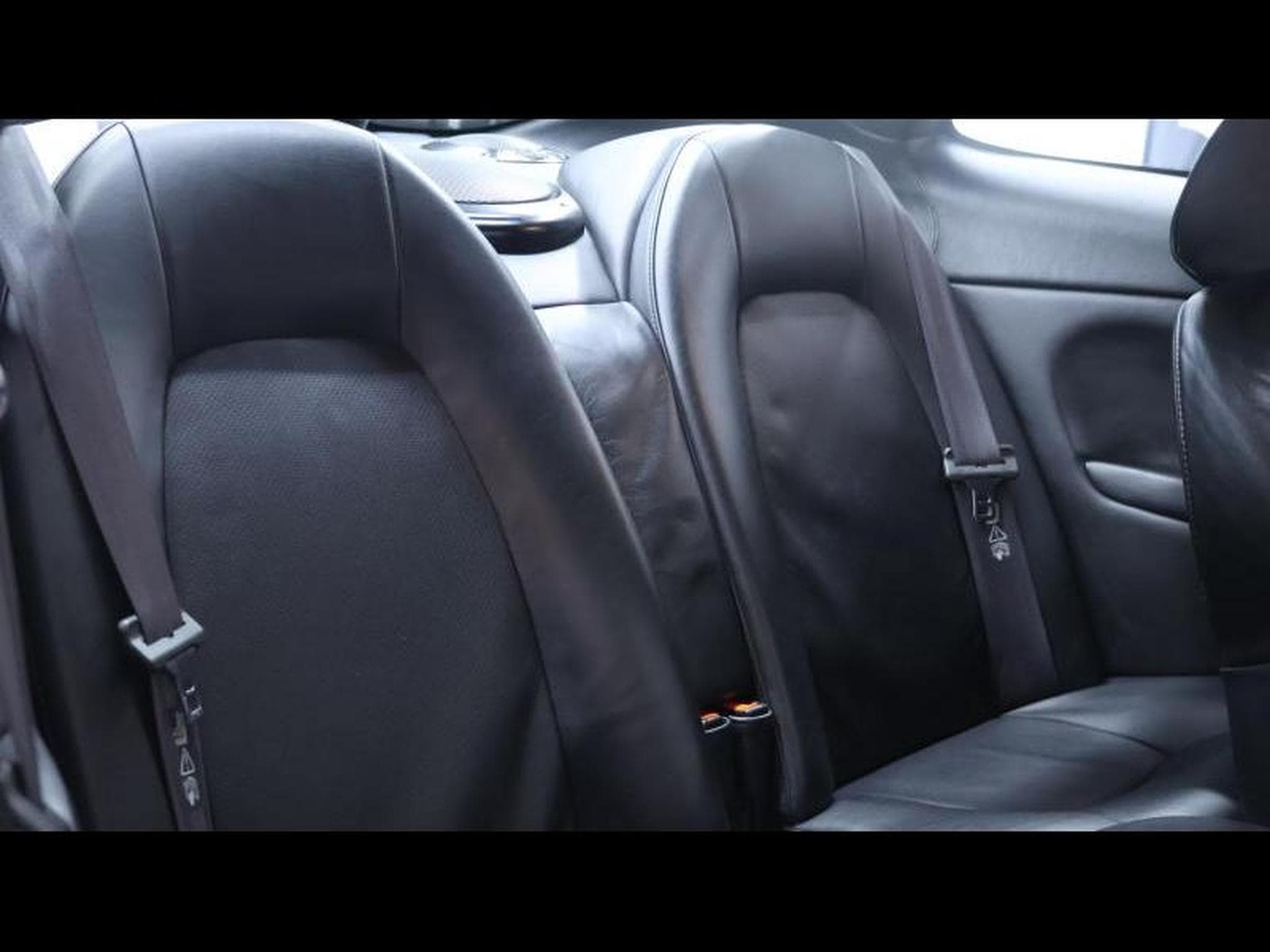 Aston-Martin V12 5.9 V12 469Ch (2004) - Photo 15