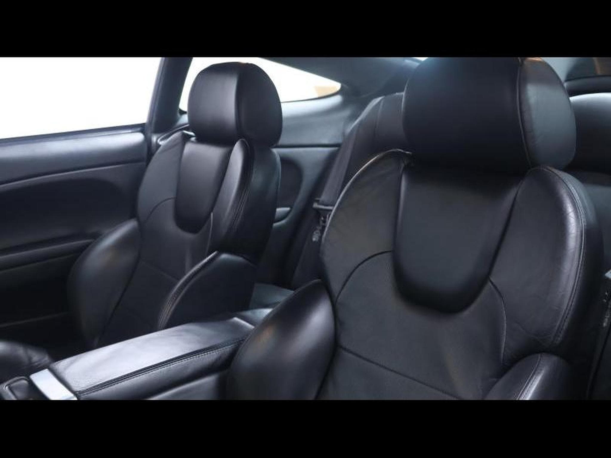 Aston-Martin V12 5.9 V12 469Ch (2004) - Photo 18