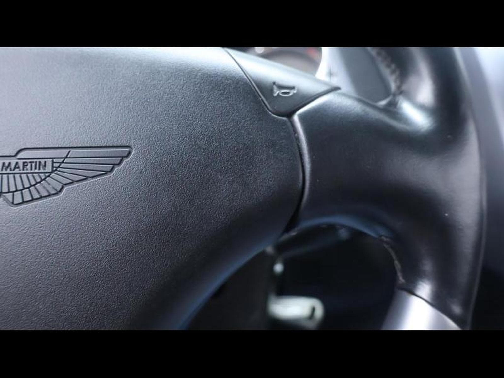 Aston-Martin V12 5.9 V12 469Ch (2004) - Photo 23