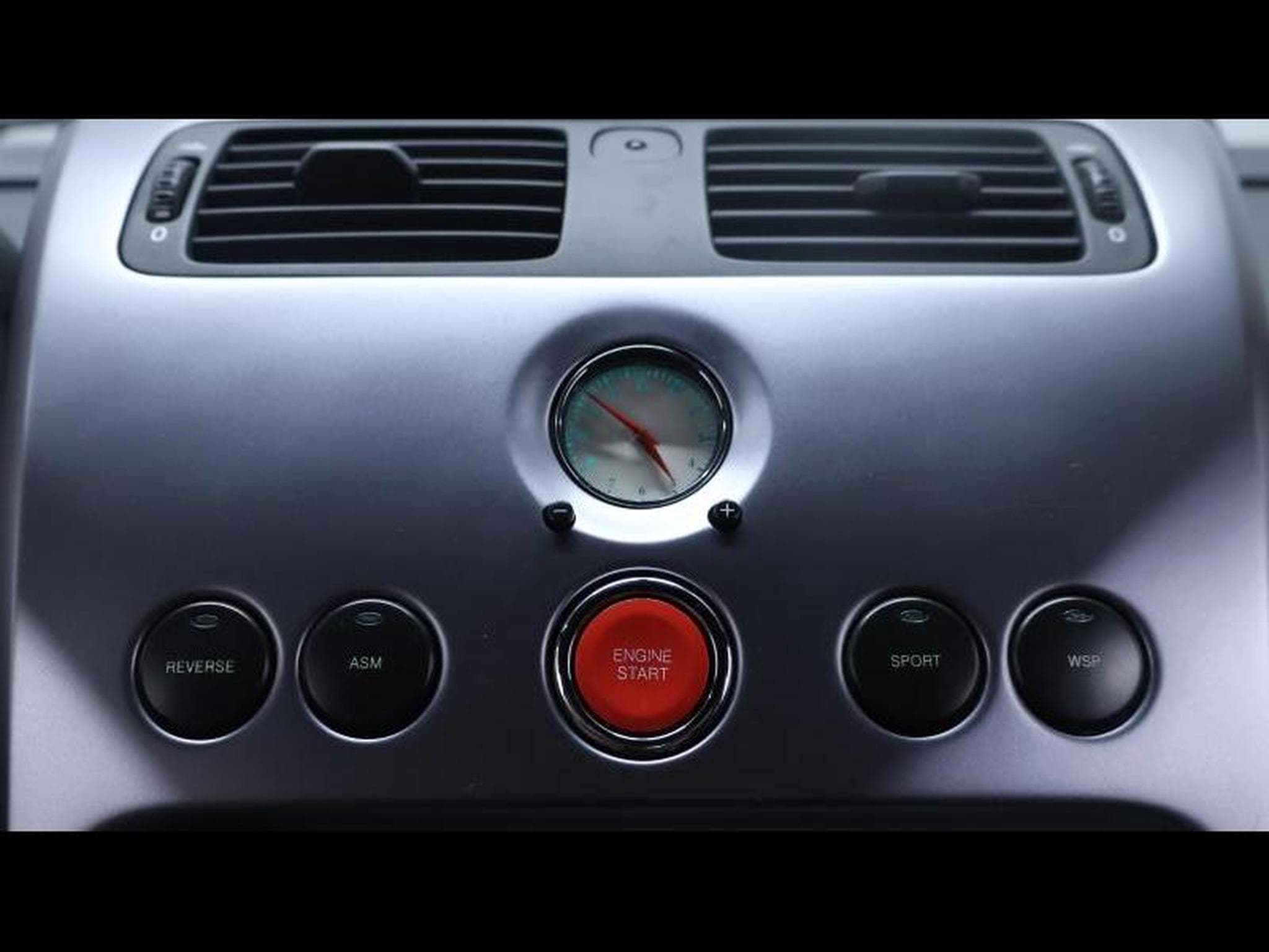 Aston-Martin V12 5.9 V12 469Ch (2004) - Photo 24