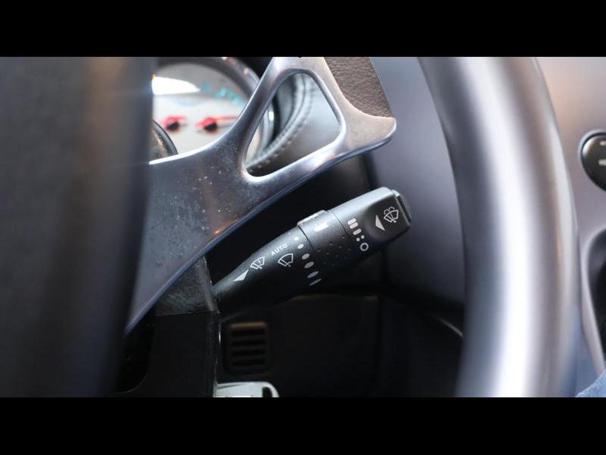 Aston-Martin V12 5.9 V12 469Ch (2004) - Photo 29