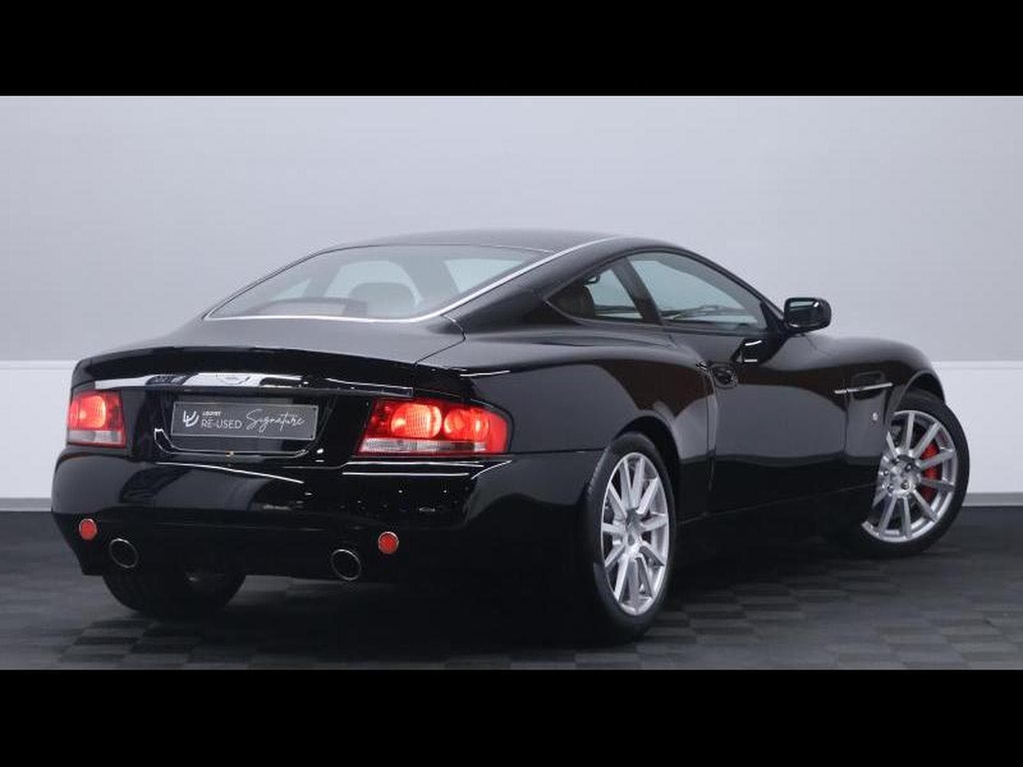 Aston-Martin V12 5.9 V12 469Ch (2004) - Photo 4