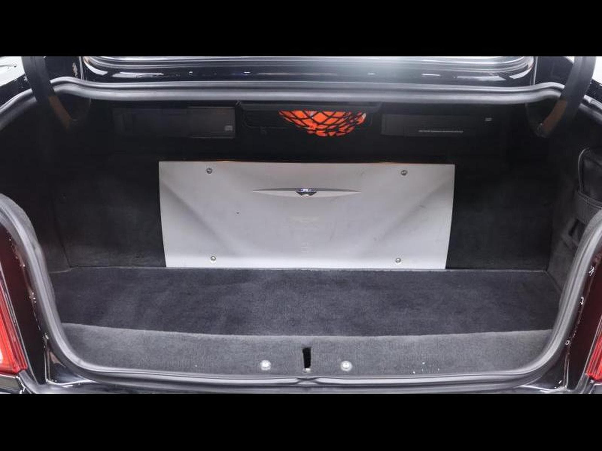 Aston-Martin V12 5.9 V12 469Ch (2004) - Photo 7