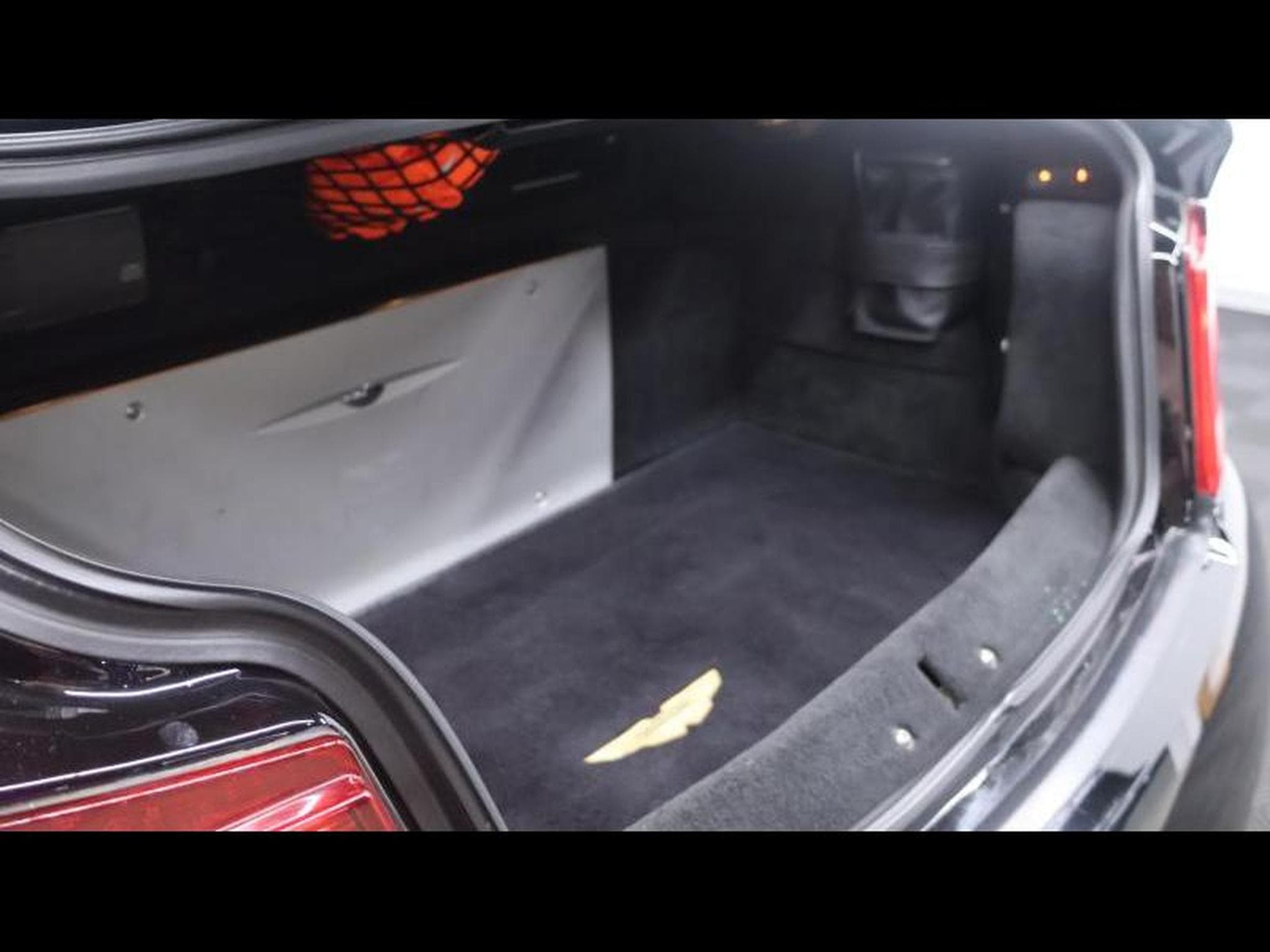 Aston-Martin V12 5.9 V12 469Ch (2004) - Photo 8