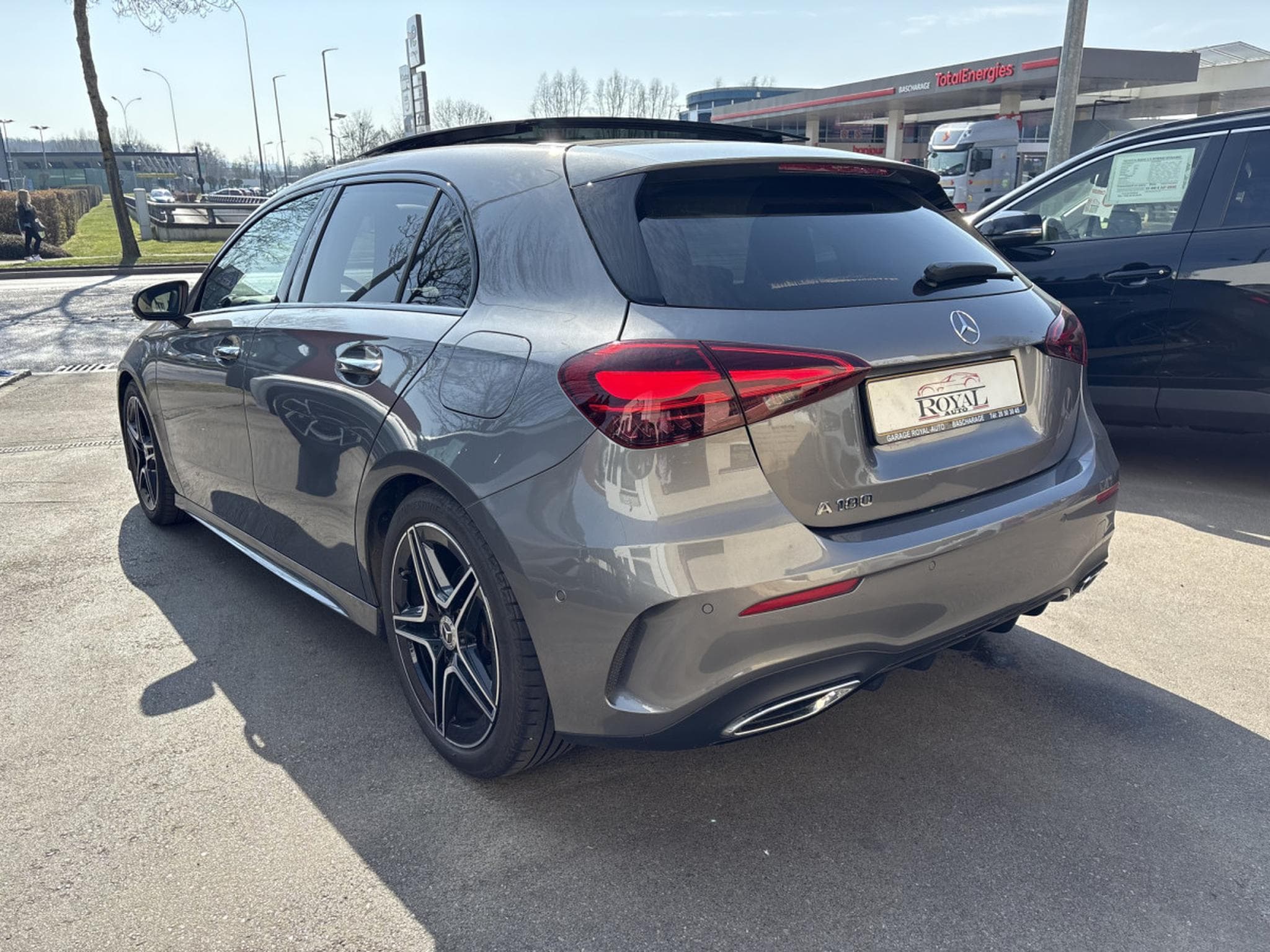 Mercedes A 180 AMG LINE * CAMERA 360 * PANORAMA * 7G-DCT (2024) - Foto 2