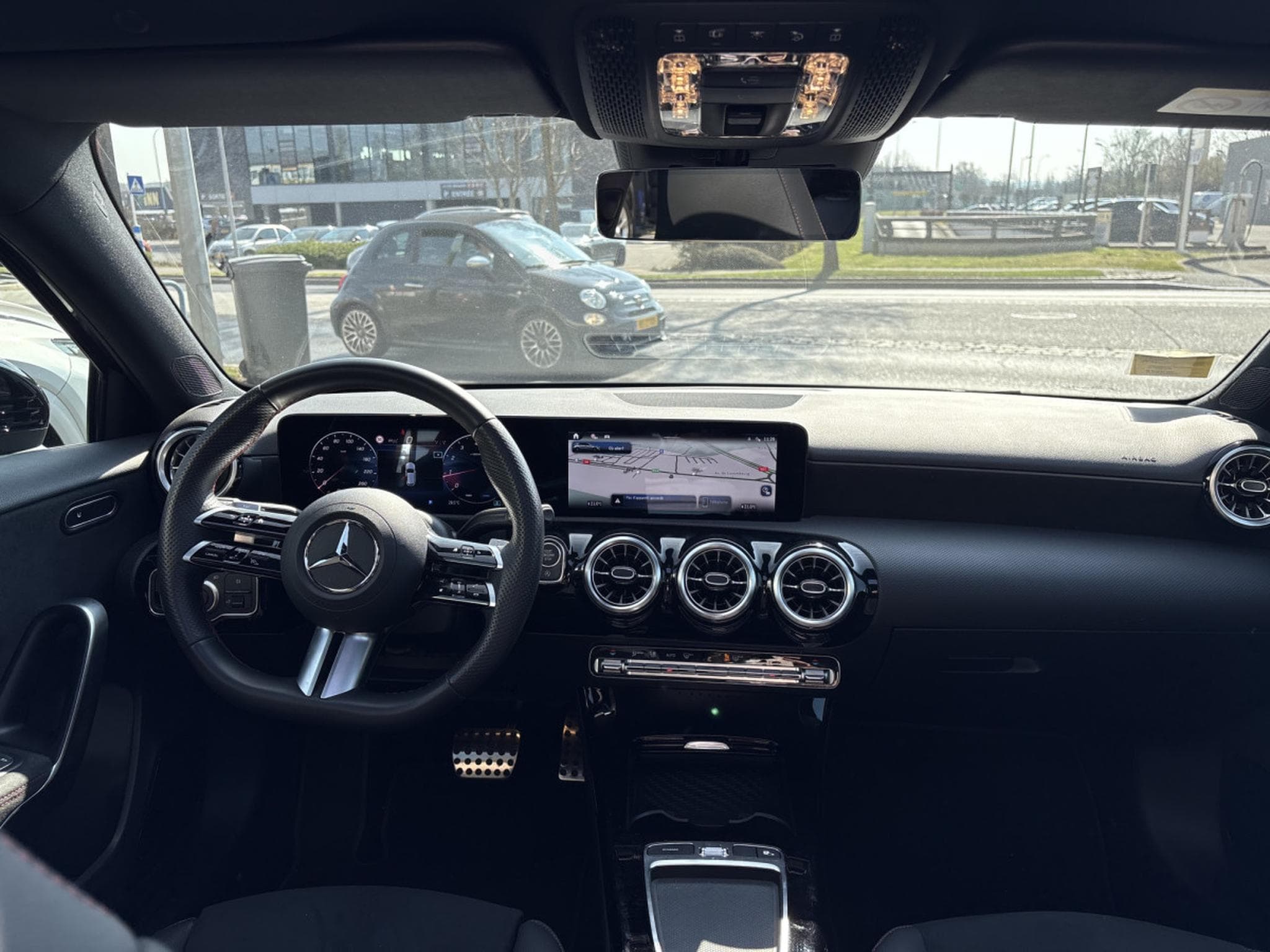 Mercedes A 180 AMG LINE * CAMERA 360 * PANORAMA * 7G-DCT (2024) - Foto 3