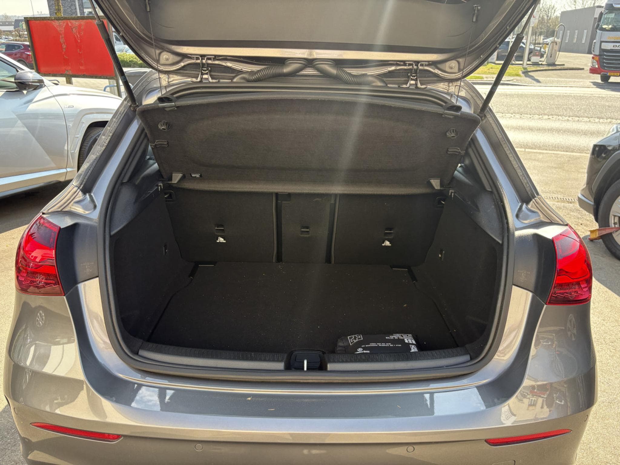 Mercedes A 180 AMG LINE * CAMERA 360 * PANORAMA * 7G-DCT (2024) - Foto 7