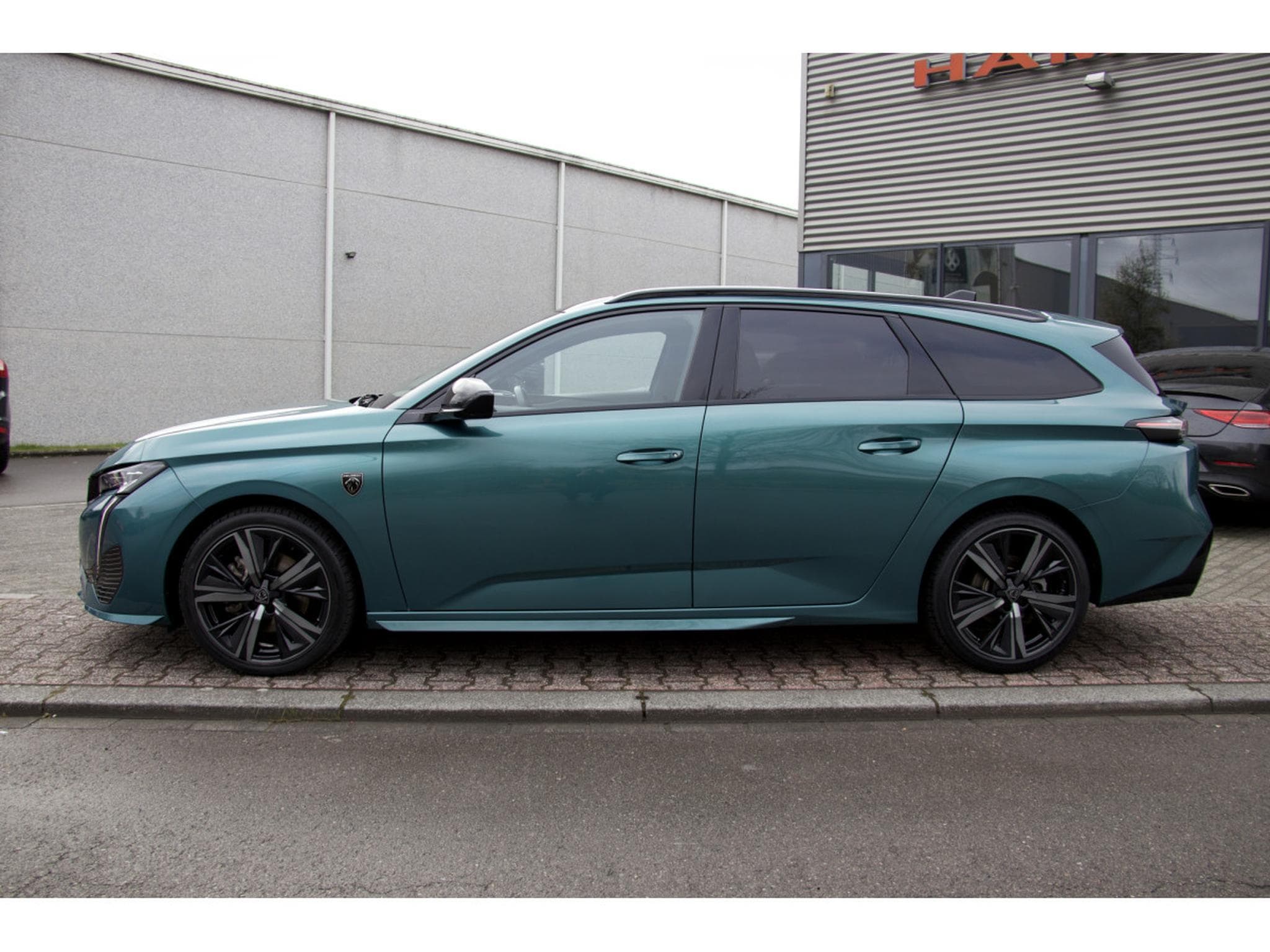 Peugeot 308 SW BlueHDi 130 GT ACC AHK Pano Massage Focal (2024) - Foto 2
