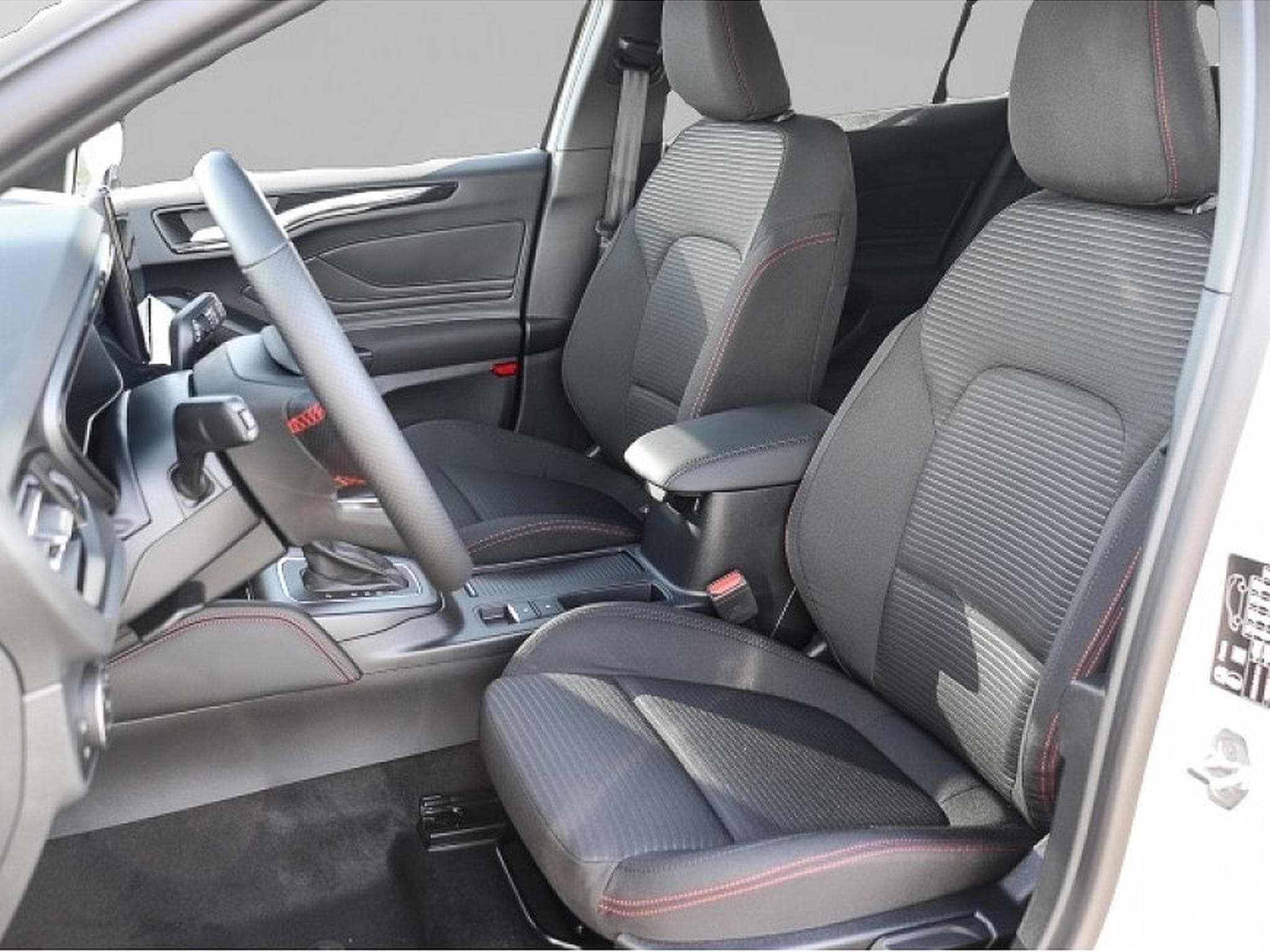 Ford Focus (2025) - Photo 6