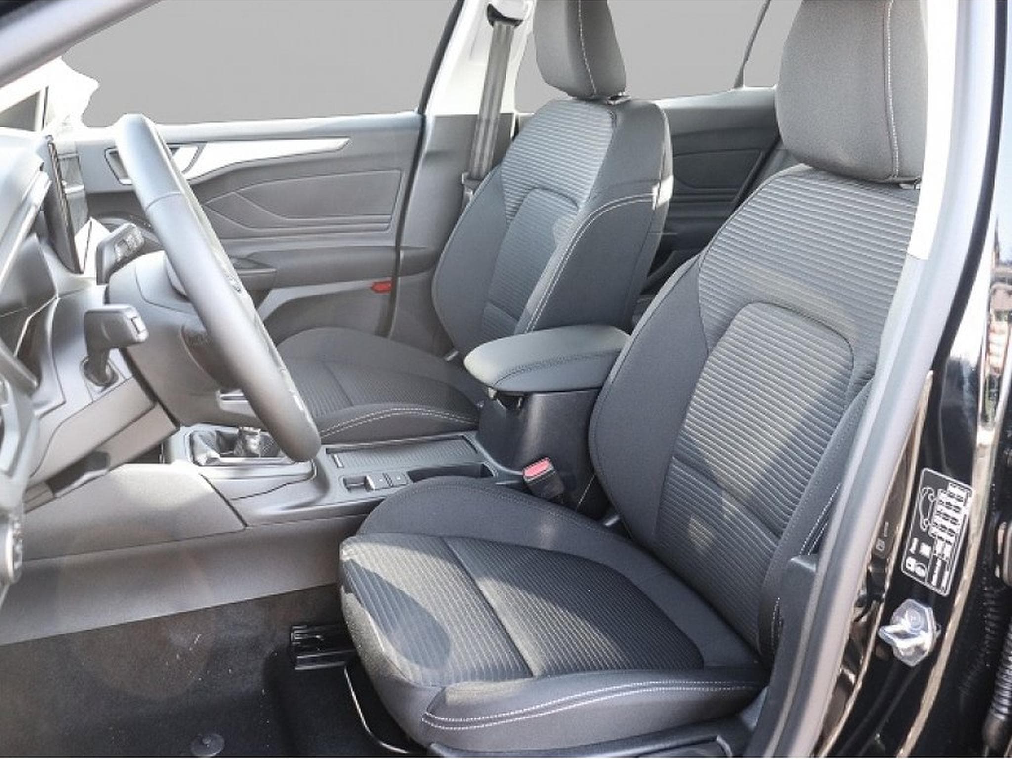 Ford Focus (2025) - Photo 6