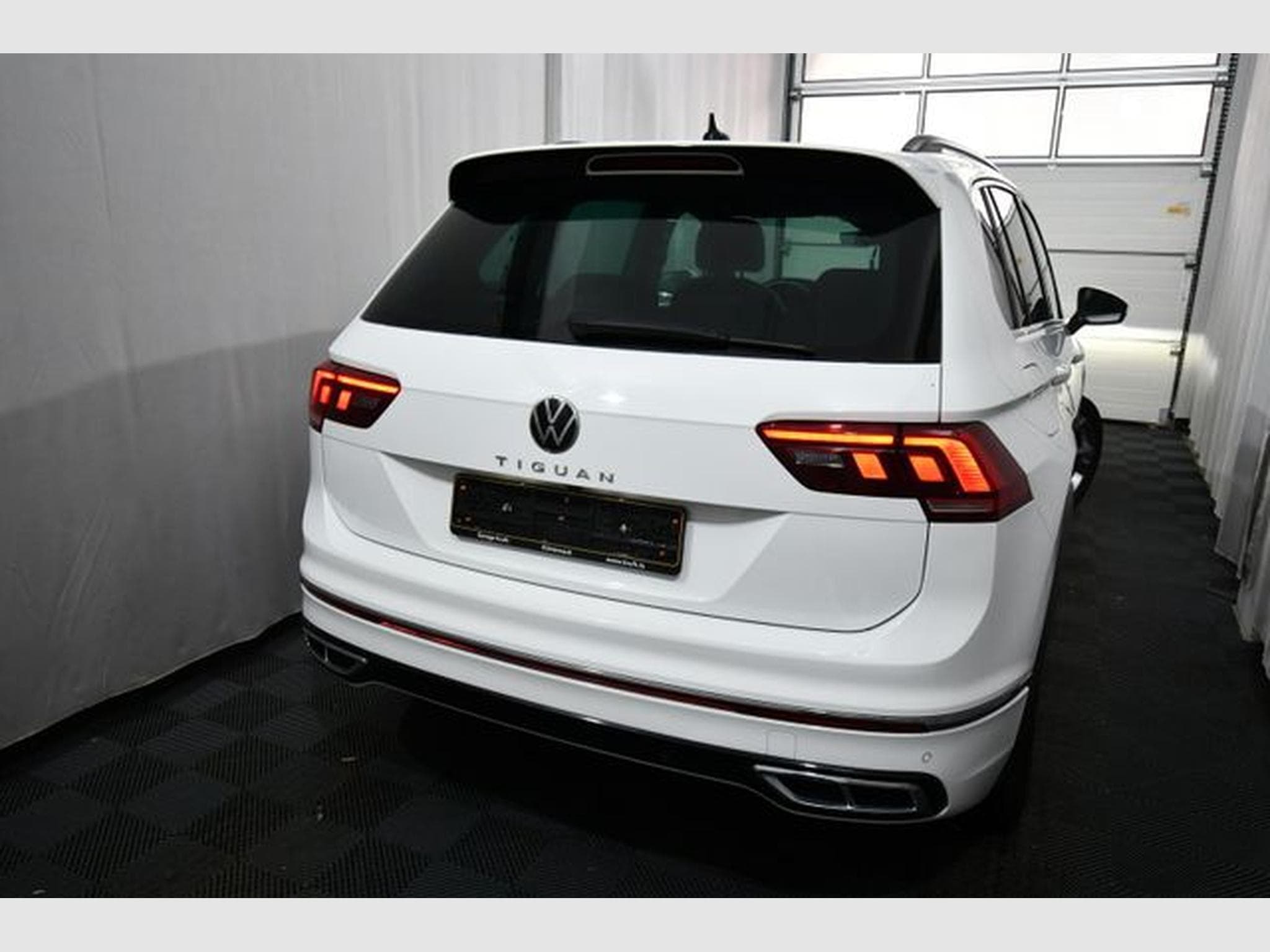 VW Tiguan Tiguan R-Line, AHK, ACC, M-LED, 19", R-View (2023) - Photo 3