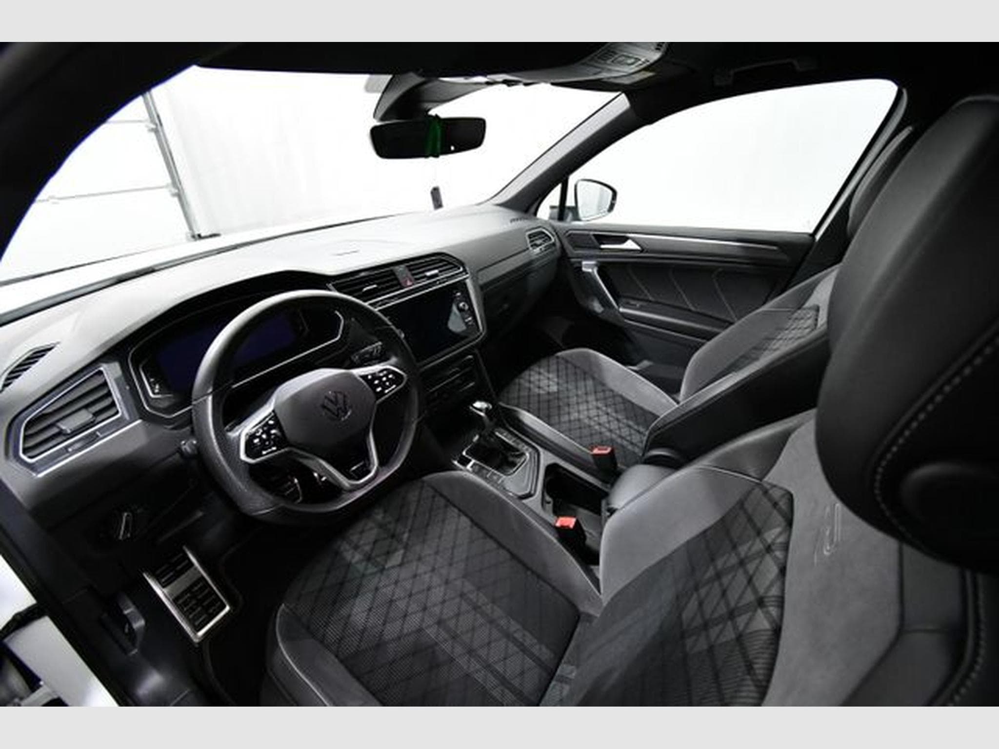 VW Tiguan Tiguan R-Line, AHK, ACC, M-LED, 19", R-View (2023) - Photo 5