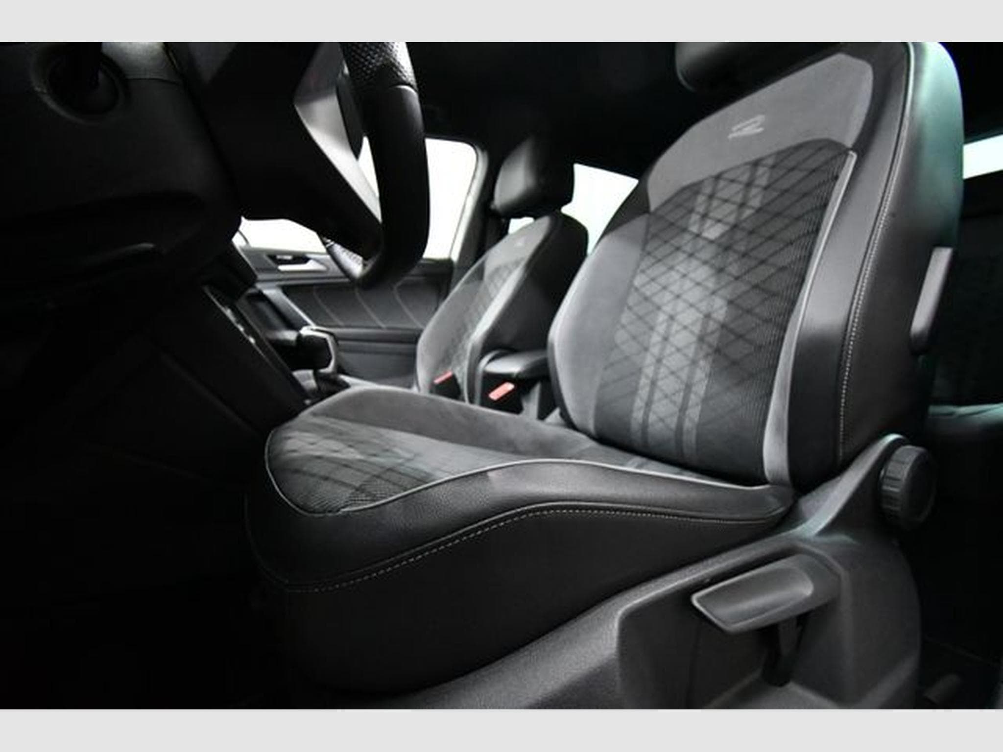 VW Tiguan Tiguan R-Line, AHK, ACC, M-LED, 19", R-View (2023) - Photo 6