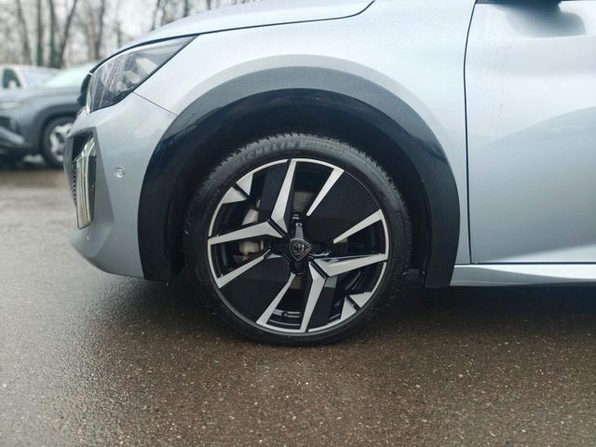 Peugeot 208 208  GT HYBRID*NAVI*PANORAMA*KAMERA*GARANTIE* (2024) - Photo 11