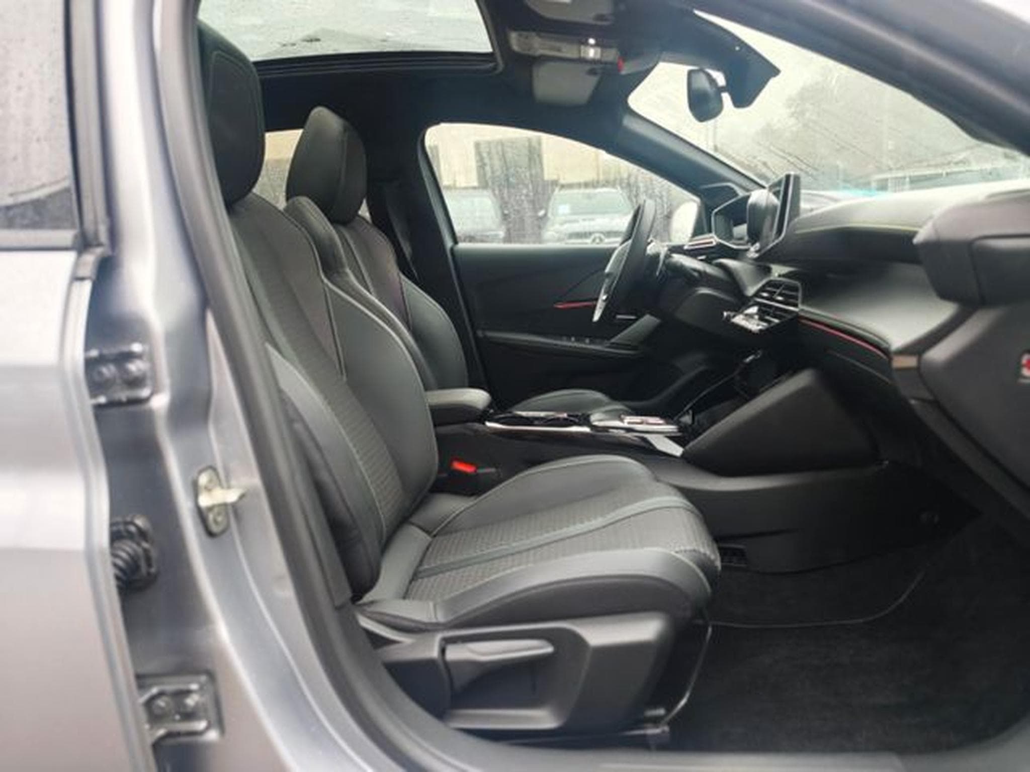 Peugeot 208 208  GT HYBRID*NAVI*PANORAMA*KAMERA*GARANTIE* (2024) - Photo 15