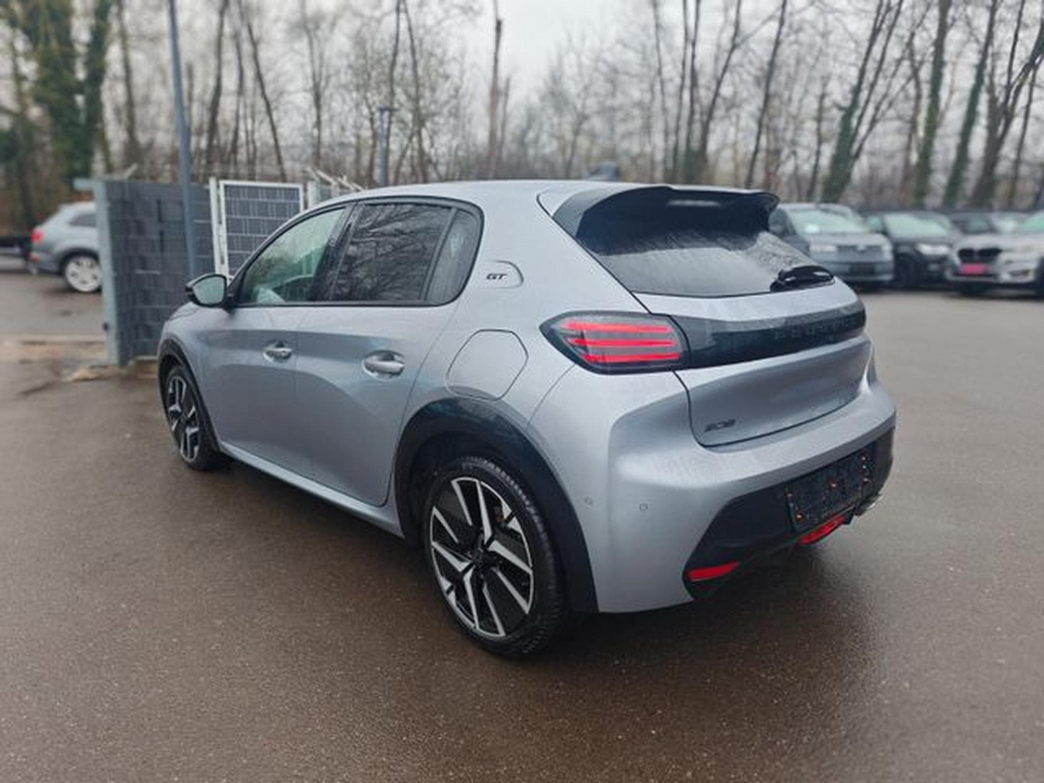 Peugeot 208 208  GT HYBRID*NAVI*PANORAMA*KAMERA*GARANTIE* (2024) - Photo 8