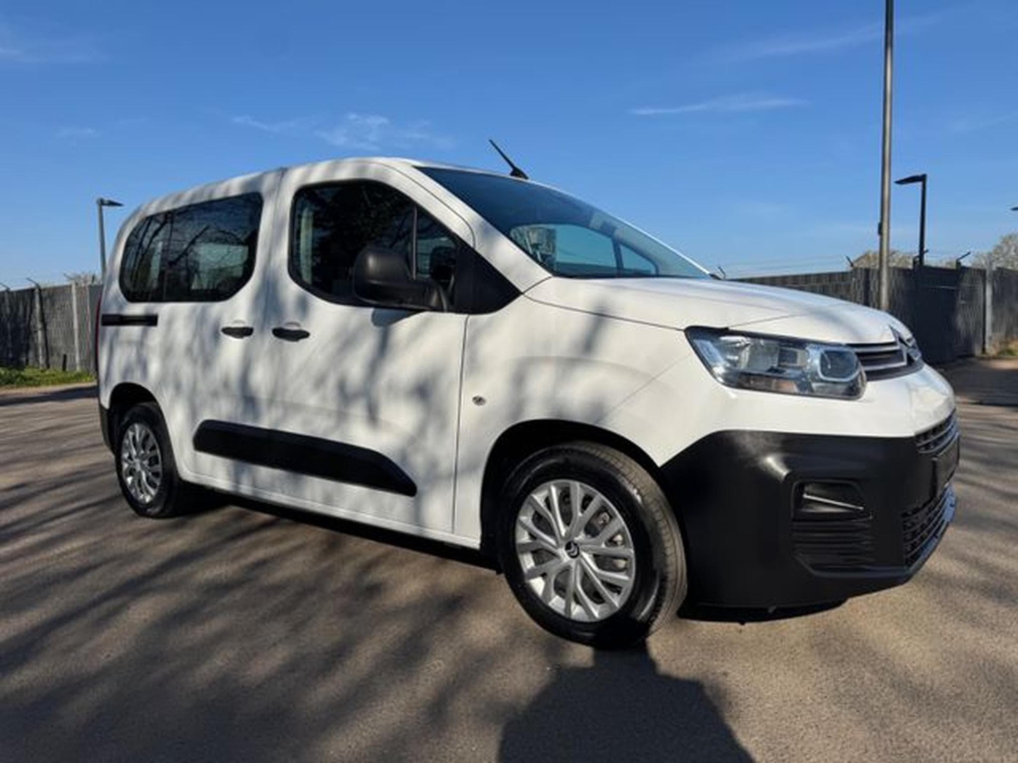 Citroën Berlingo BERLINGO LIVE PACK ELEKTRO*FACELIFT*AUT*5.SITZE* (2024) - Foto 5