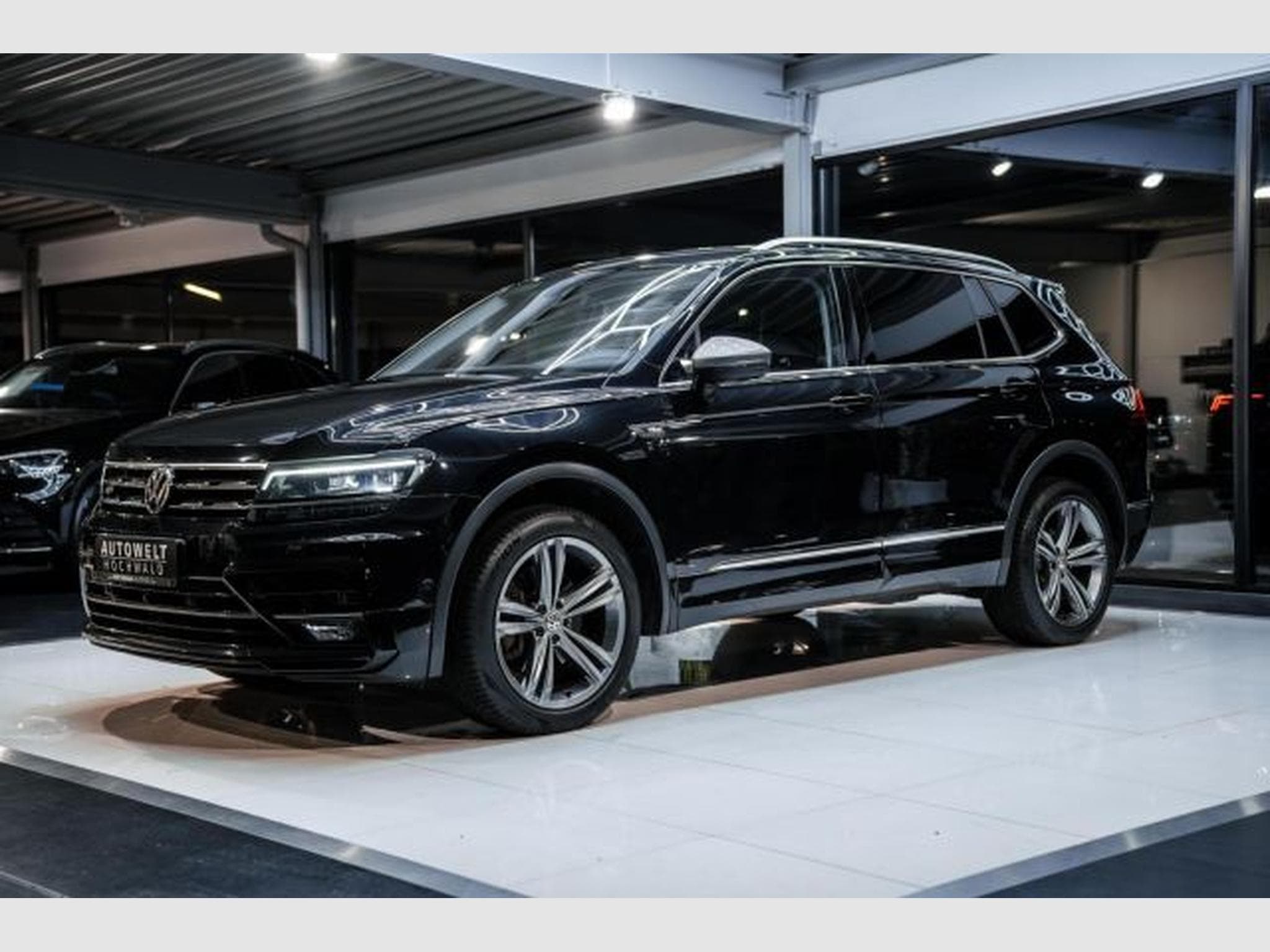 VW Tiguan Tiguan Allspace 2.0 TSI DSG Highl 4M R-Line NAVI (2020) - Foto 4
