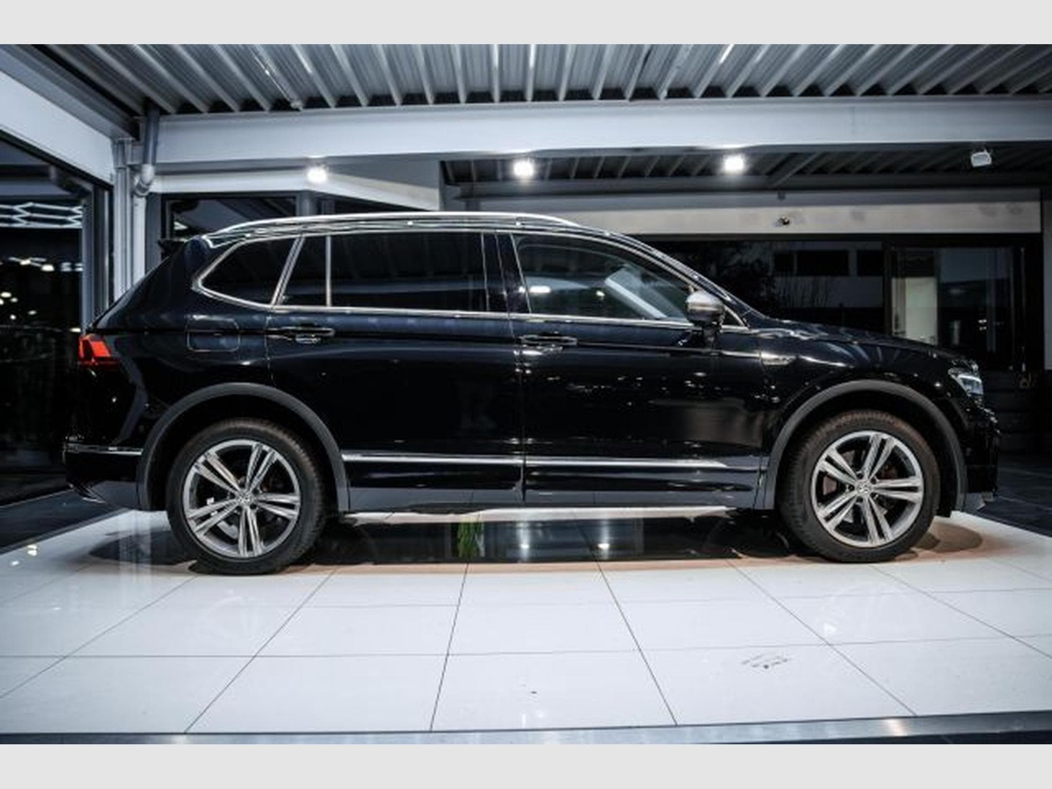 VW Tiguan Tiguan Allspace 2.0 TSI DSG Highl 4M R-Line NAVI (2020) - Foto 7