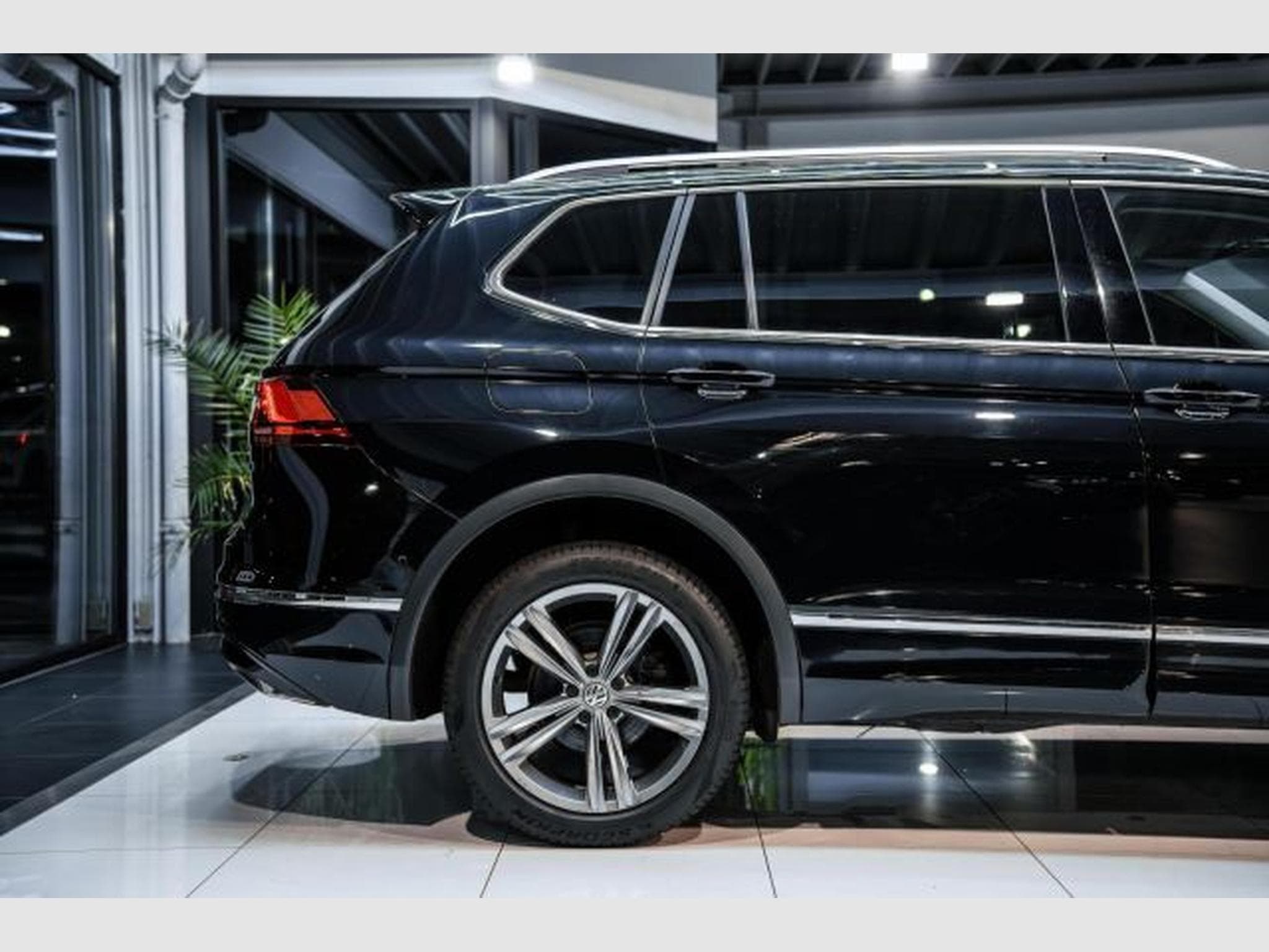 VW Tiguan Tiguan Allspace 2.0 TSI DSG Highl 4M R-Line NAVI (2020) - Foto 8