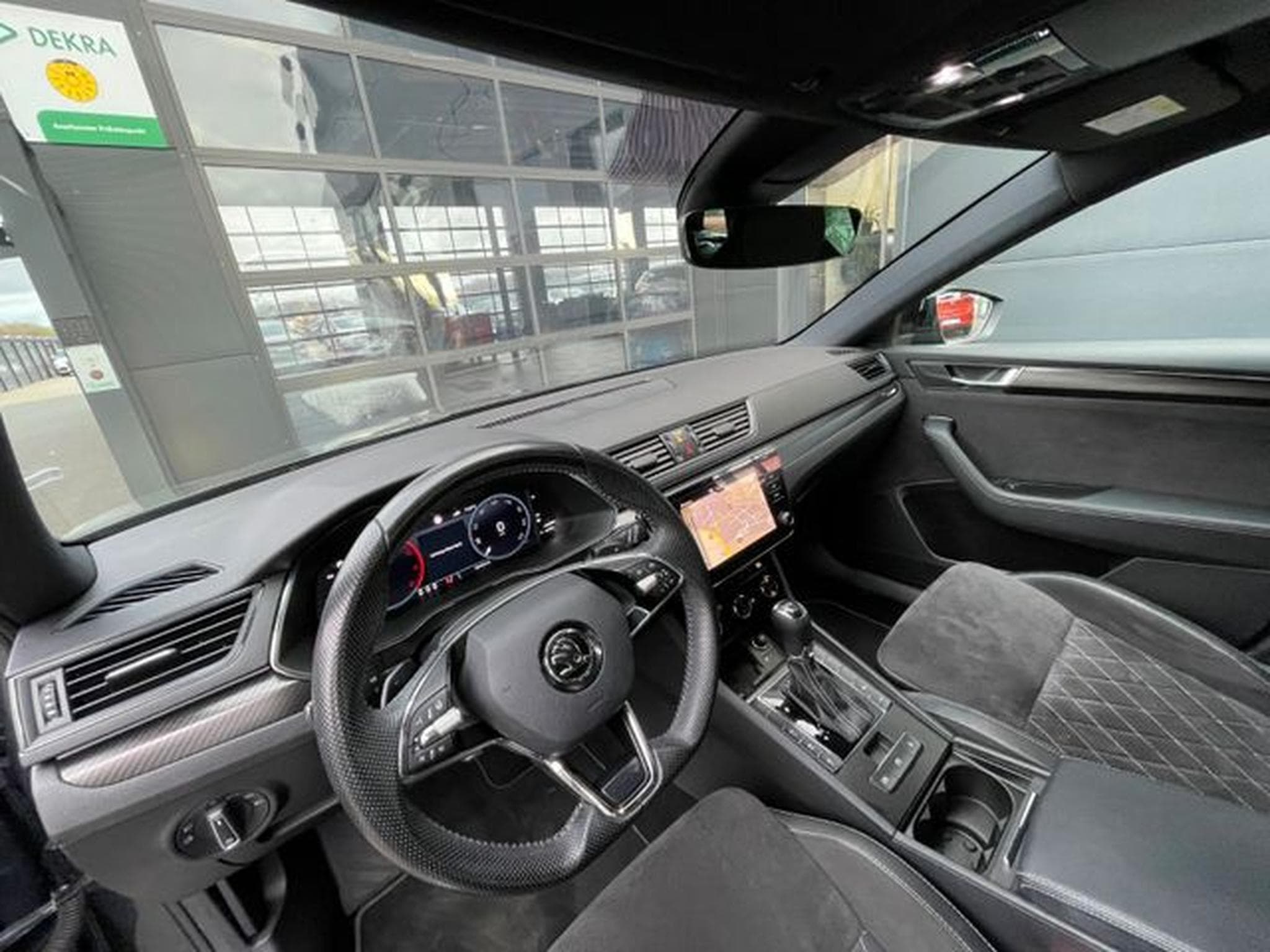 Skoda Superb Superb 2,0TDi Kombi Sportline 19" Matrix Alcant. (2022) - Photo 11