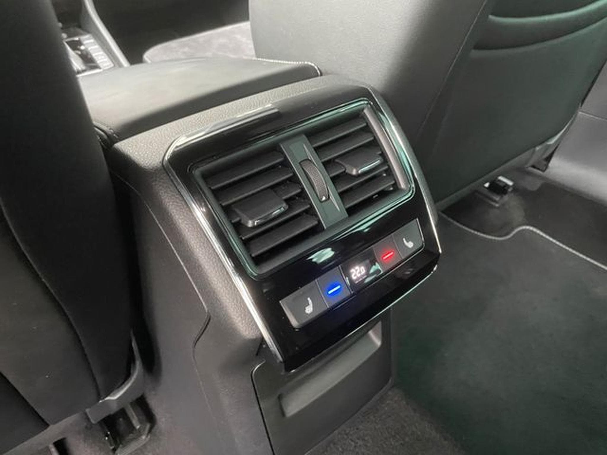 Skoda Superb Superb 2,0TDi Kombi Sportline 19" Matrix Alcant. (2022) - Photo 13