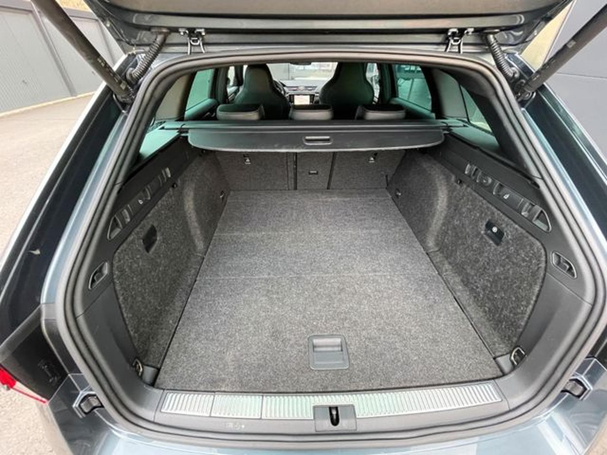 Skoda Superb Superb 2,0TDi Kombi Sportline 19" Matrix Alcant. (2022) - Photo 14