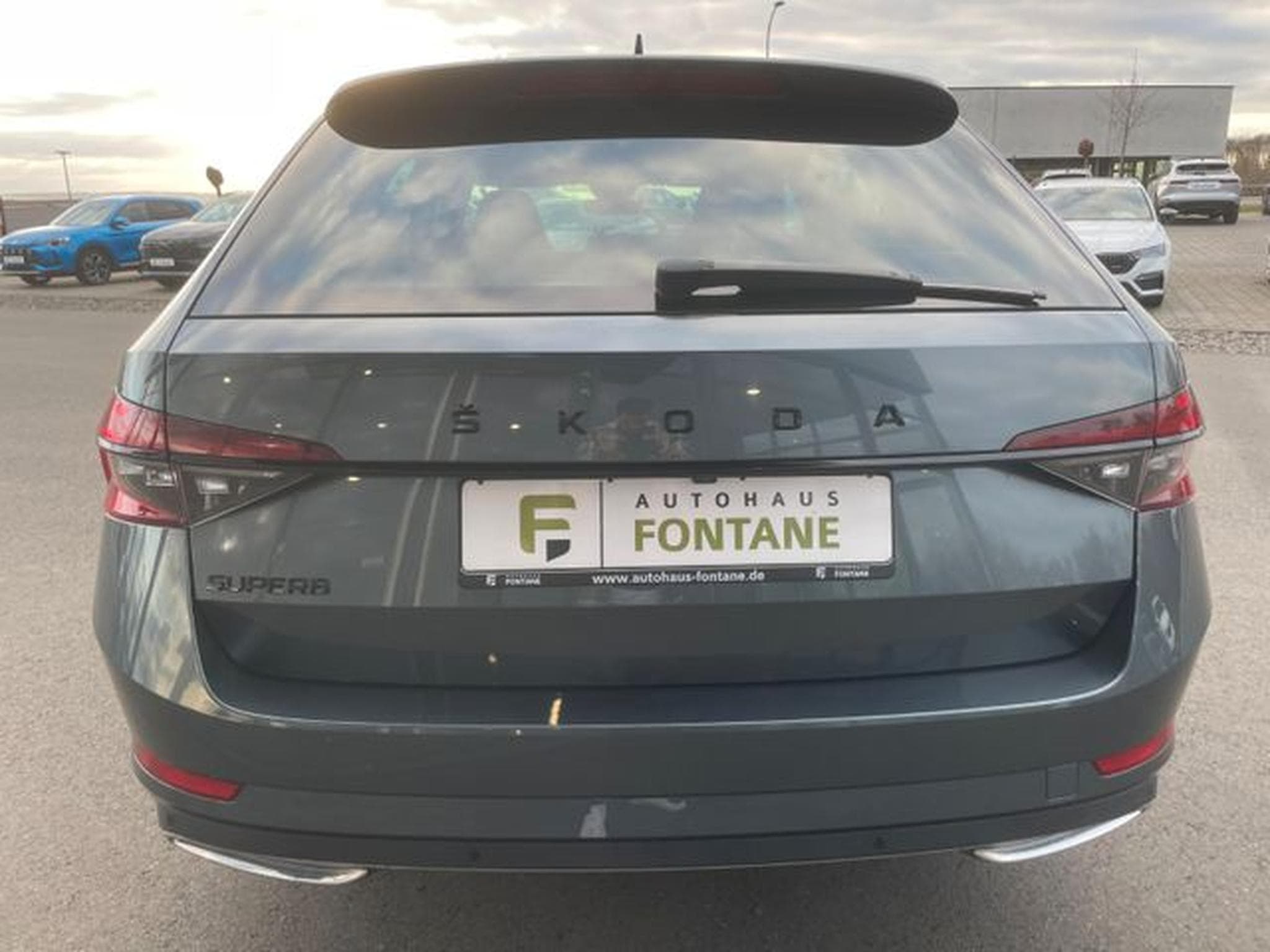 Skoda Superb Superb 2,0TDi Kombi Sportline 19" Matrix Alcant. (2022) - Photo 7