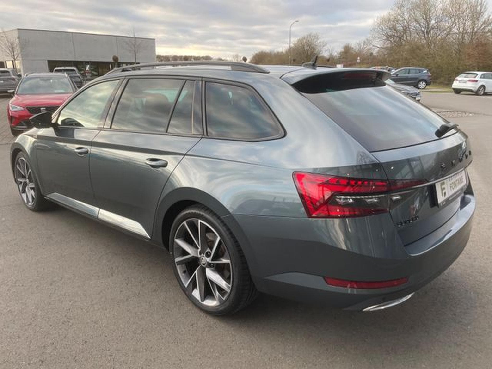 Skoda Superb Superb 2,0TDi Kombi Sportline 19" Matrix Alcant. (2022) - Photo 8
