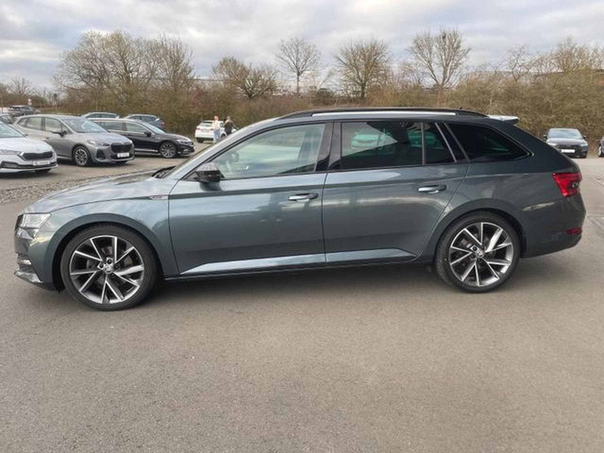 Skoda Superb Superb 2,0TDi Kombi Sportline 19" Matrix Alcant. (2022) - Photo 9