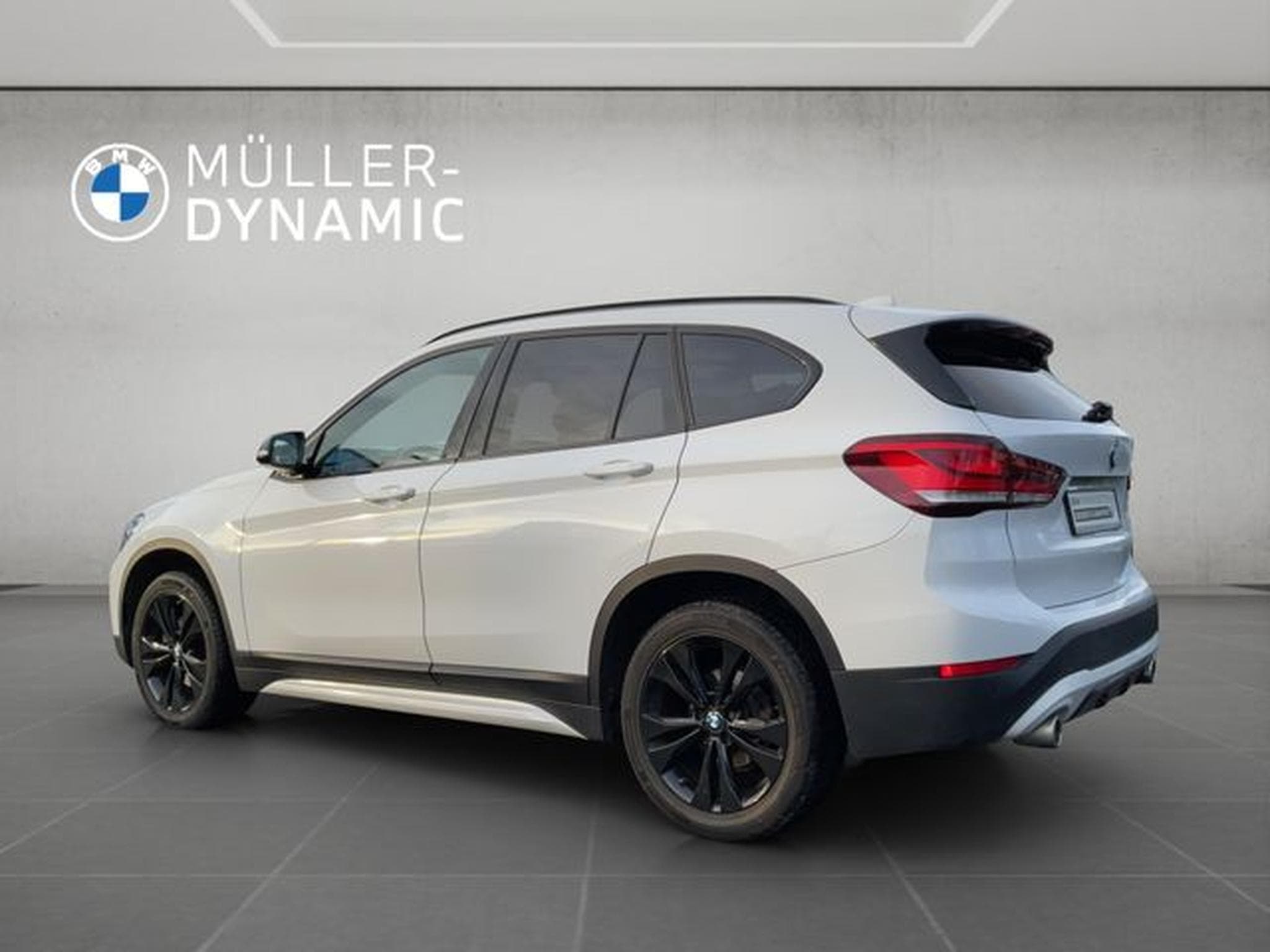 BMW X1 X1 sDrive18d SPORT LINE LED PDC NAVI AHK TEMPOMA (2021) - Foto 4