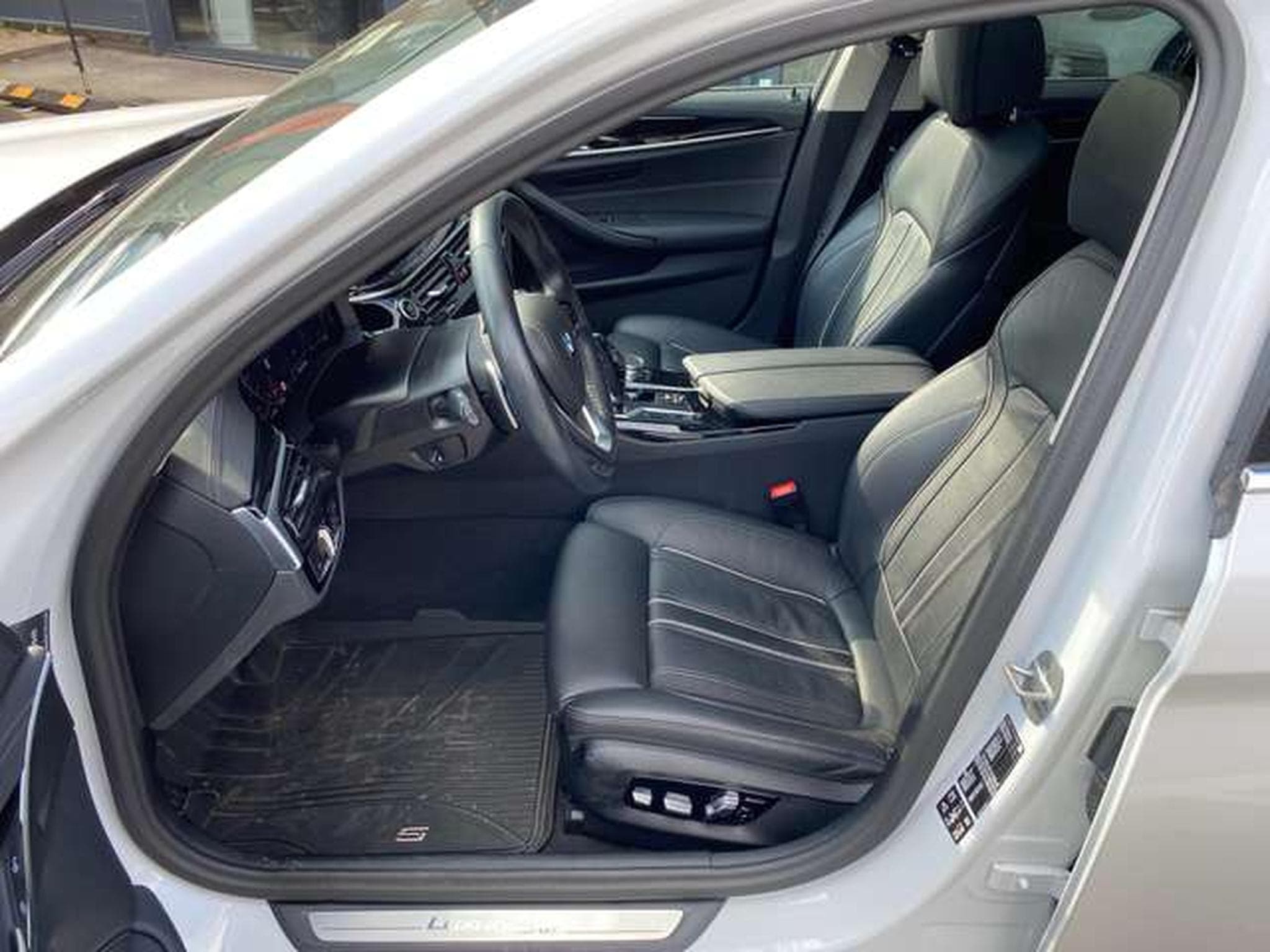 BMW 530 530d Touring LuxuryLine jusqu'à 48mois garantie (2023) - Foto 8