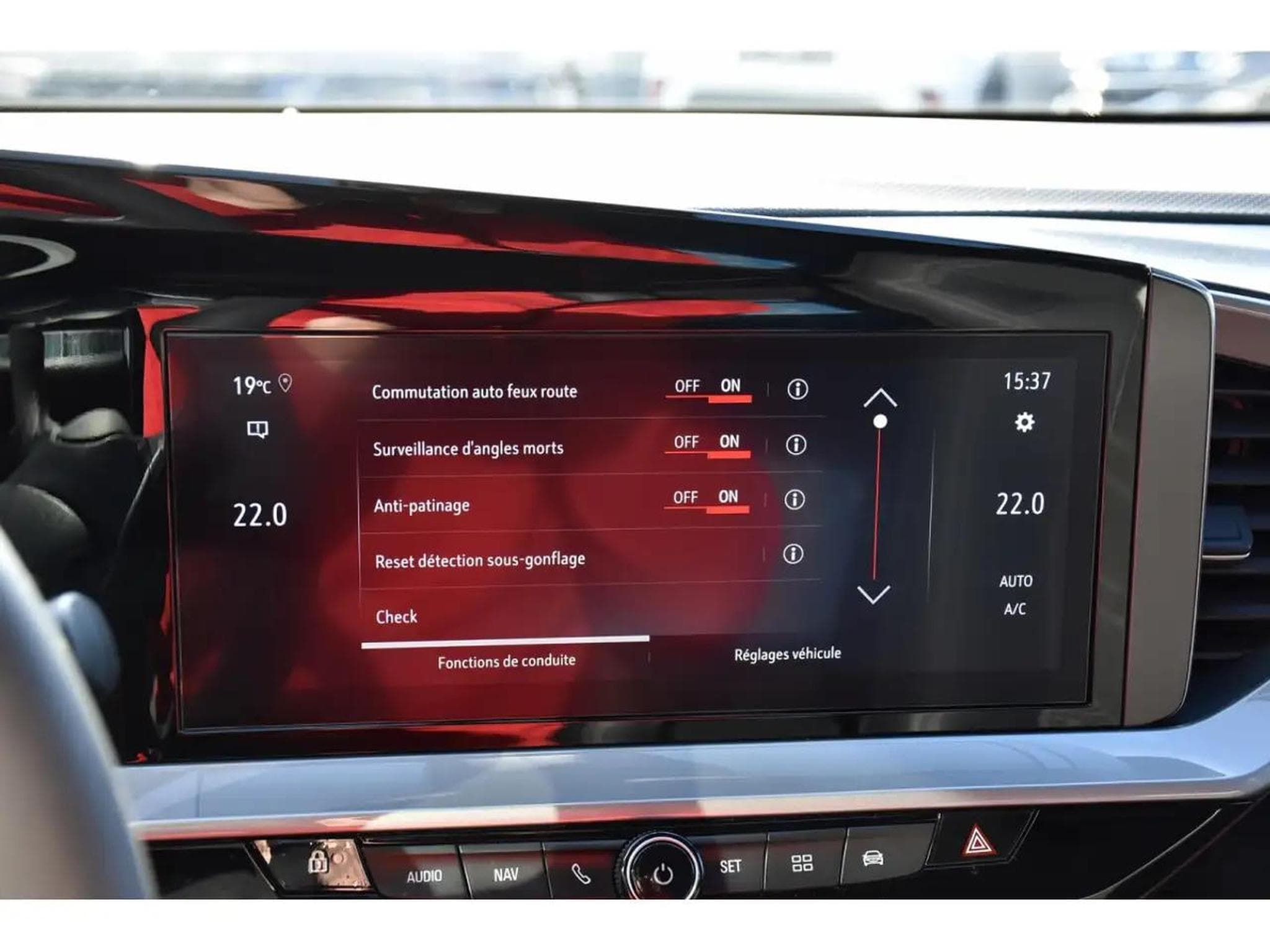 Opel Mokka (2024) - Photo 13