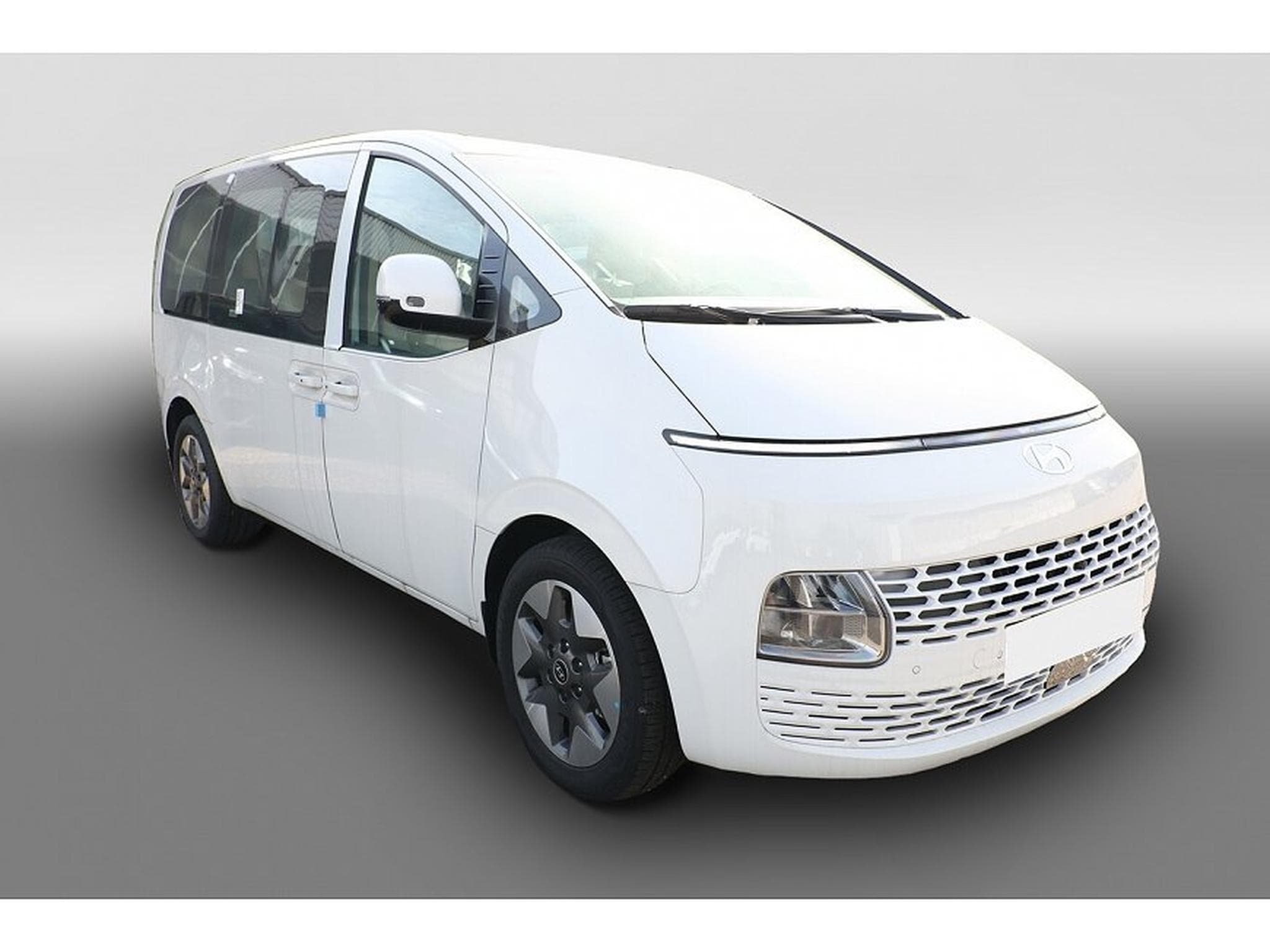 Hyundai Staria (2025) - Photo 2