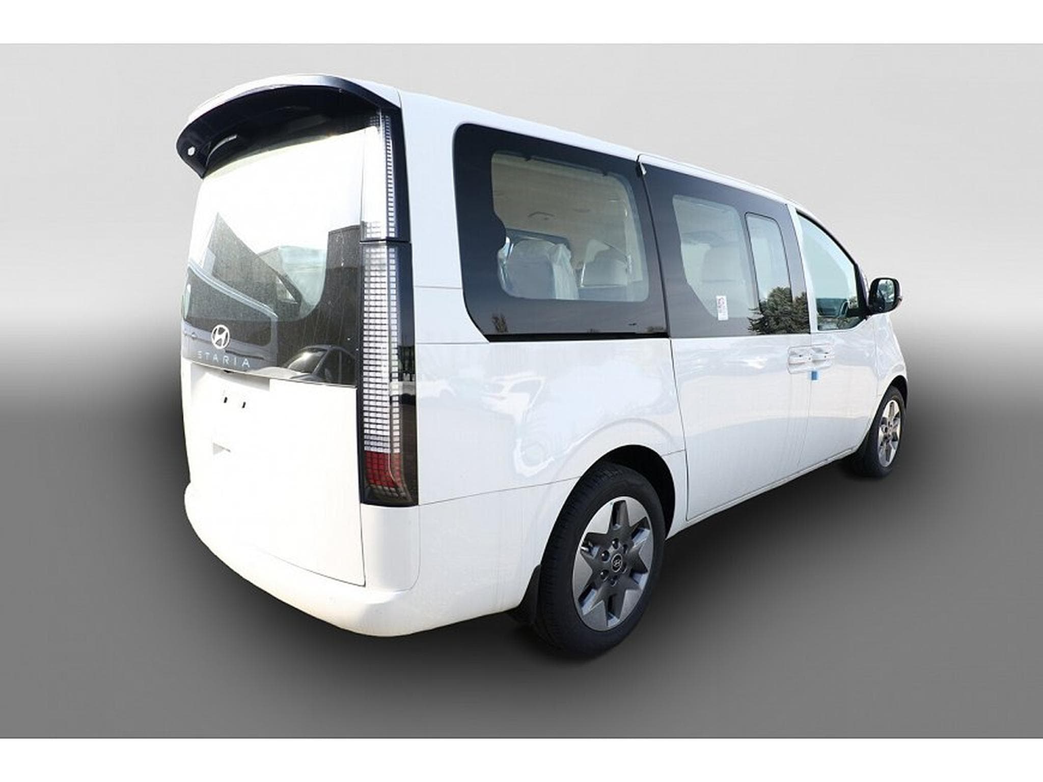Hyundai Staria (2025) - Photo 3