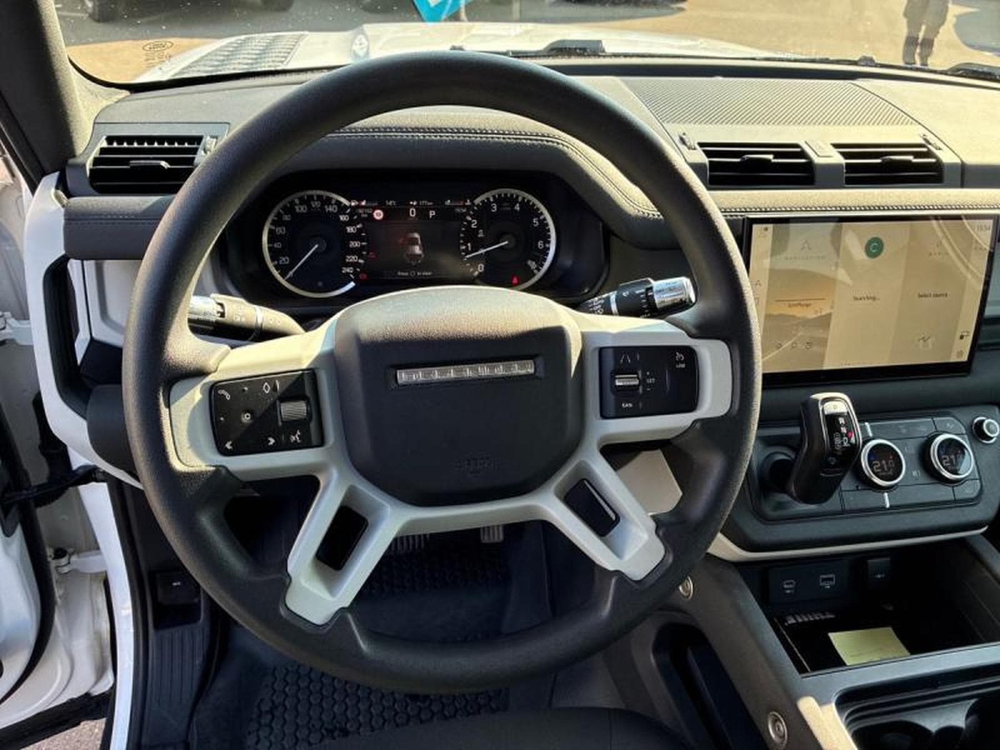 Land-Rover Defender Defender (2021) - Photo 21